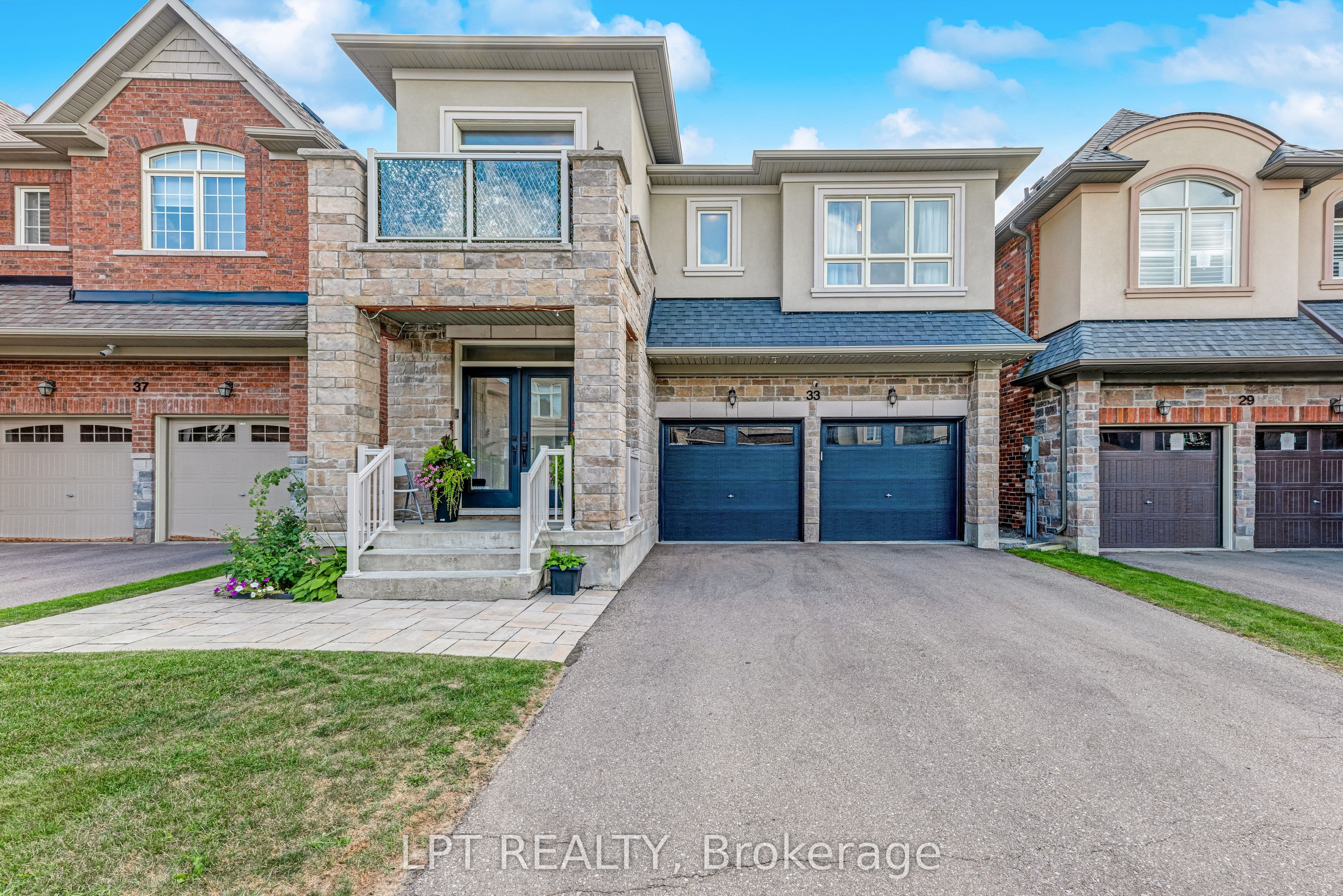 33 Mondial Crescent photo 1