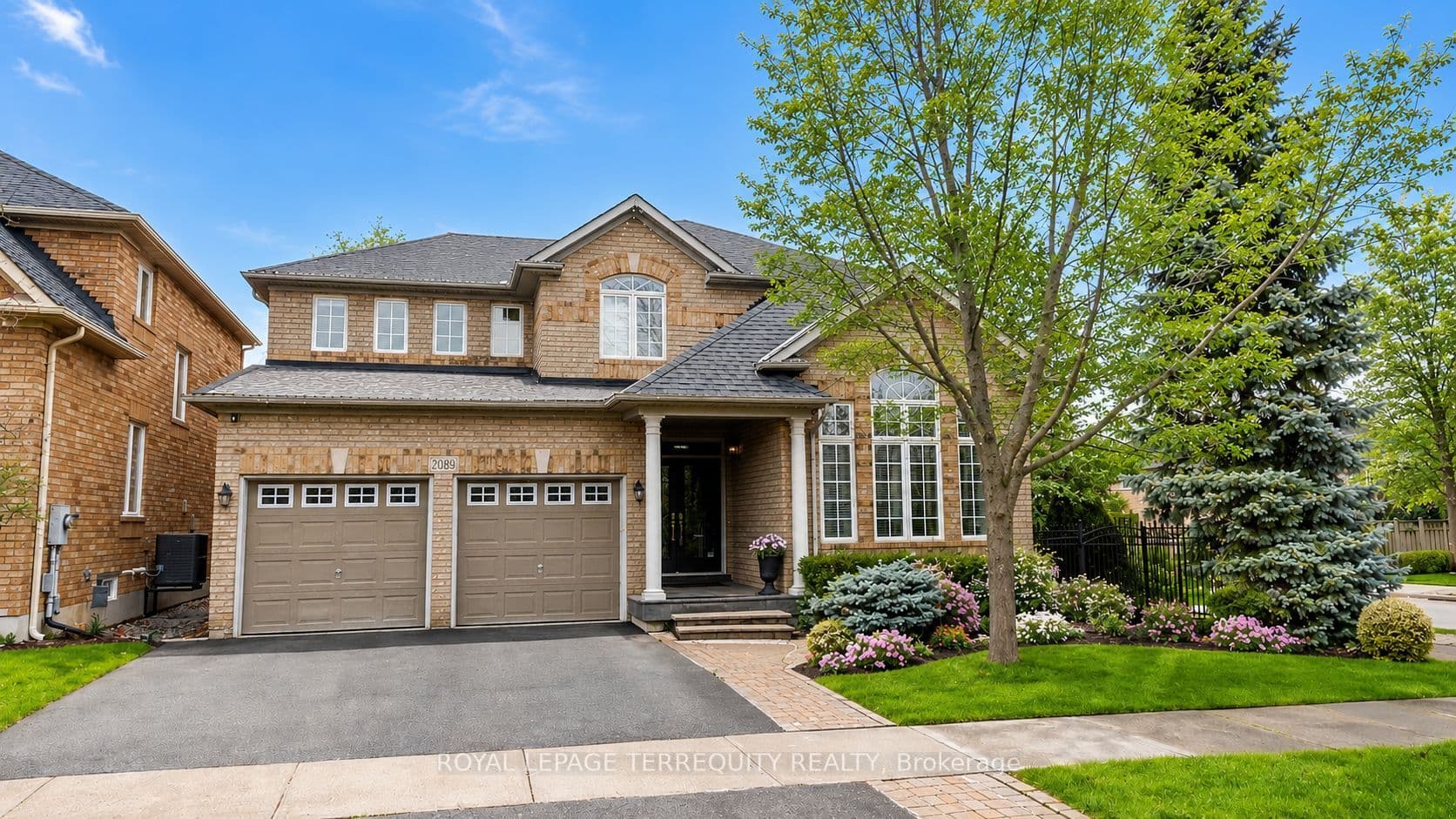 2089 Blackforest Crescent photo 1