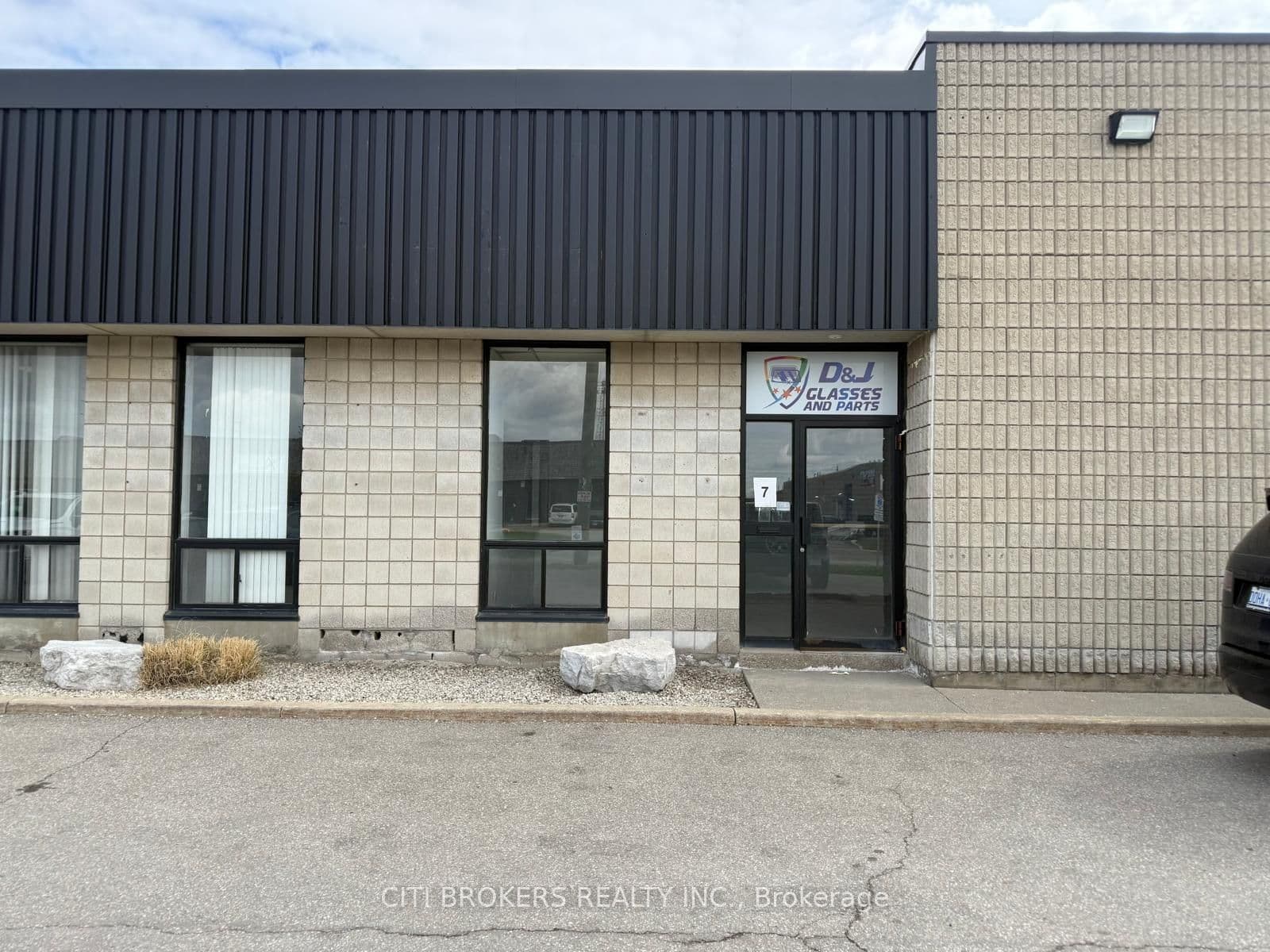 Unit 7 80 Hale Road photo 1