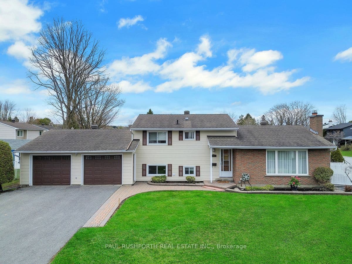 2191 Bickerton Avenue photo 1