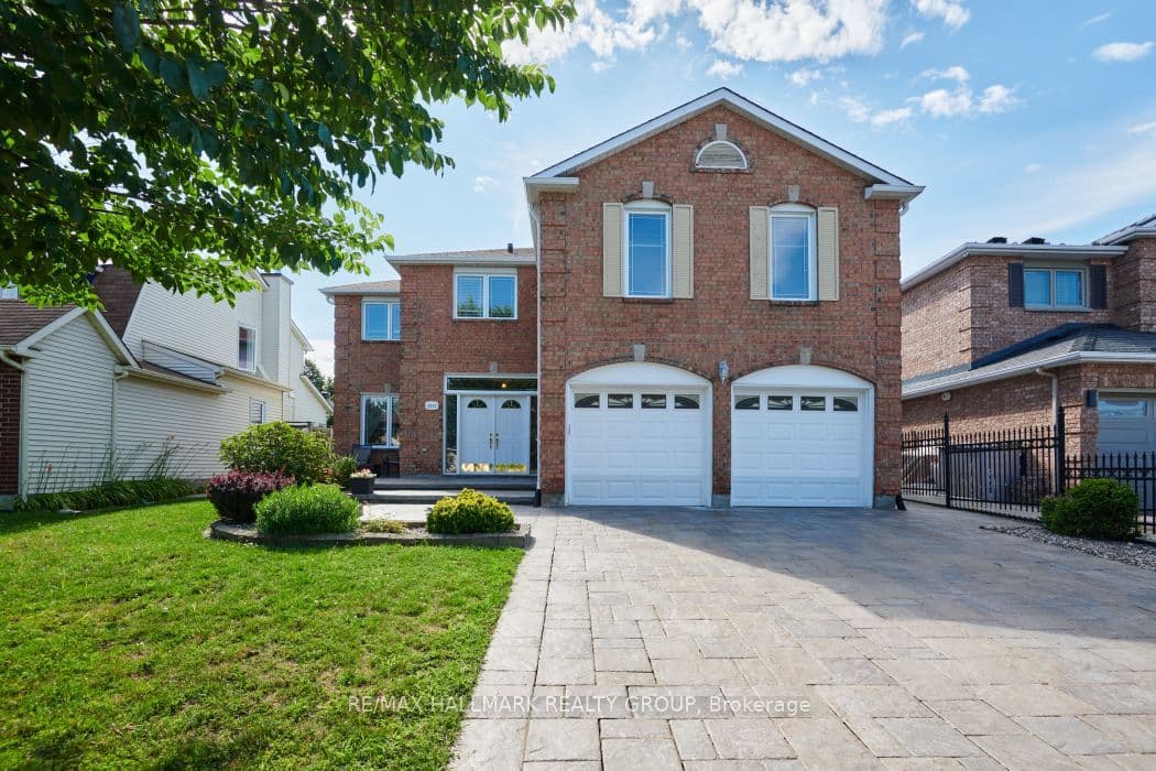 1687 Orford Crescent photo 1