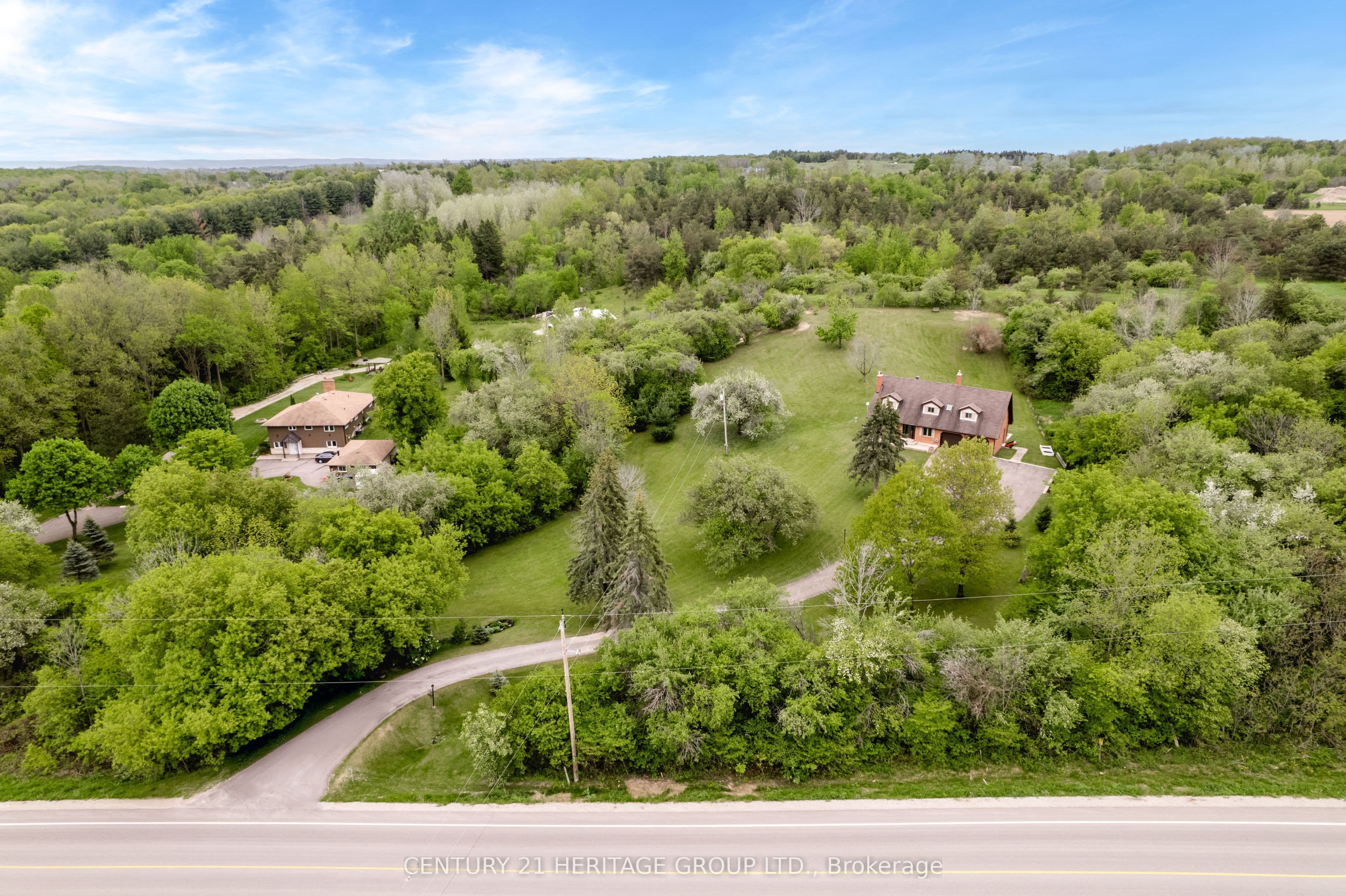 5827 7th Line photo 1