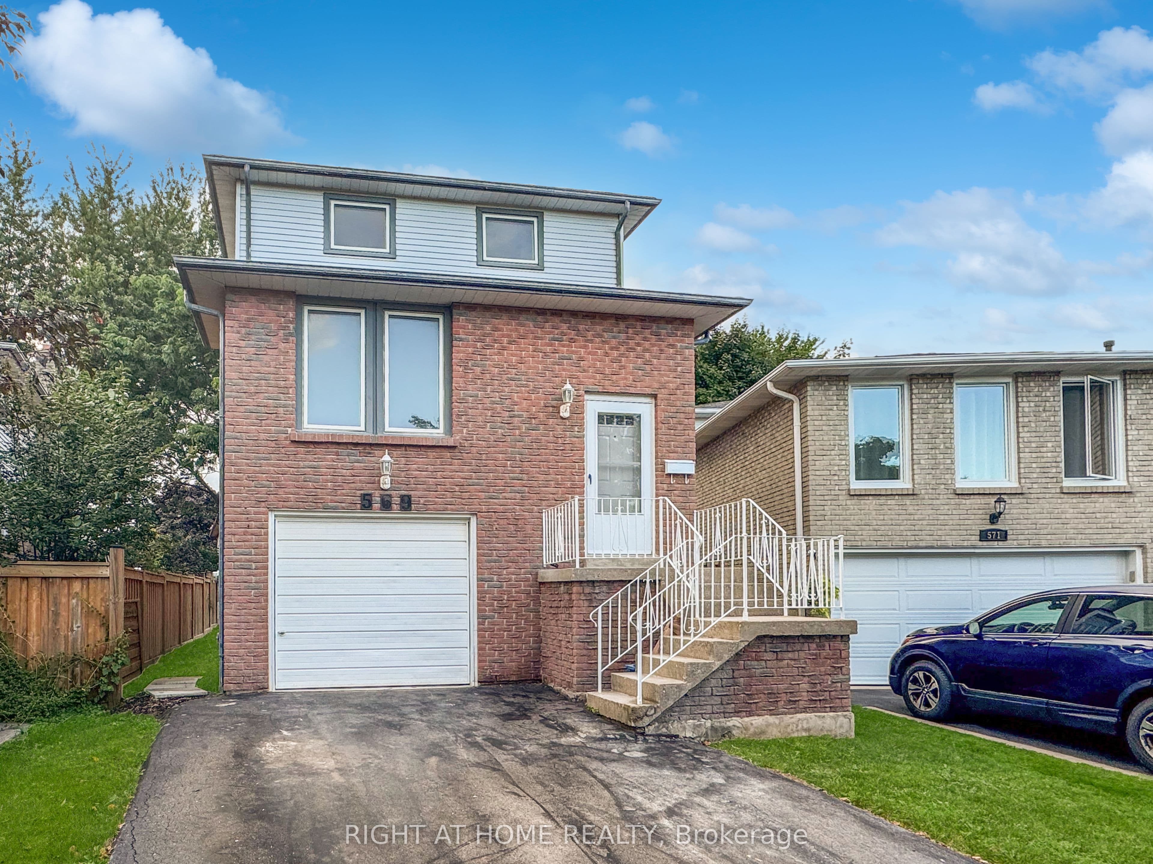 569 Hayward Crescent photo 1