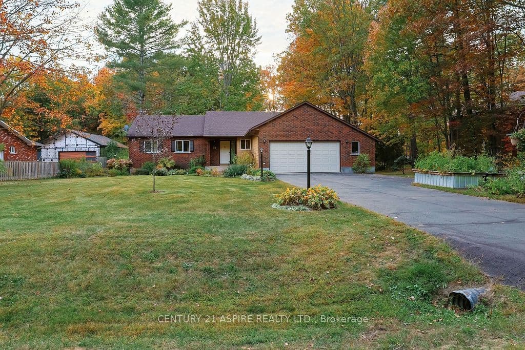 32 Country Lane photo 1