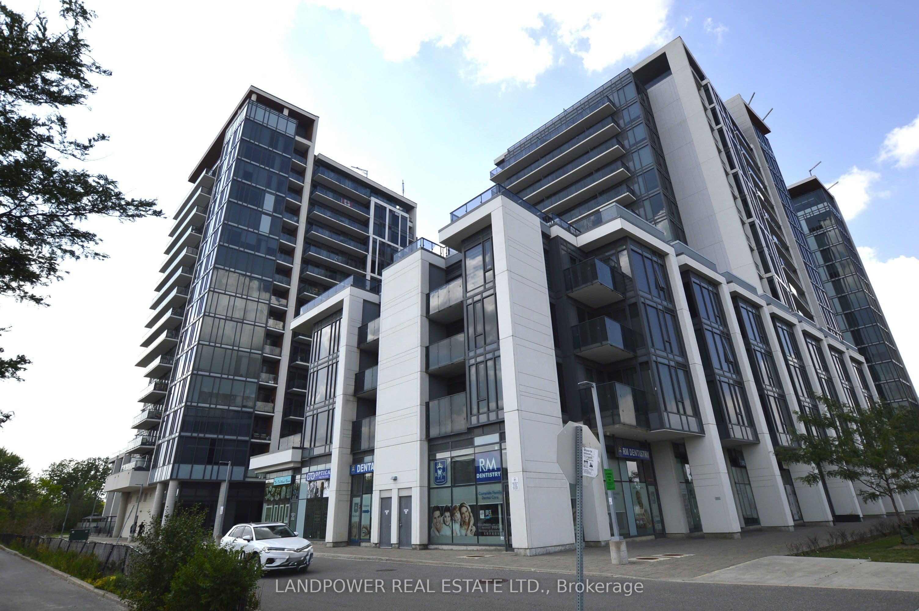 Unit 220 9618 Yonge Street photo 1