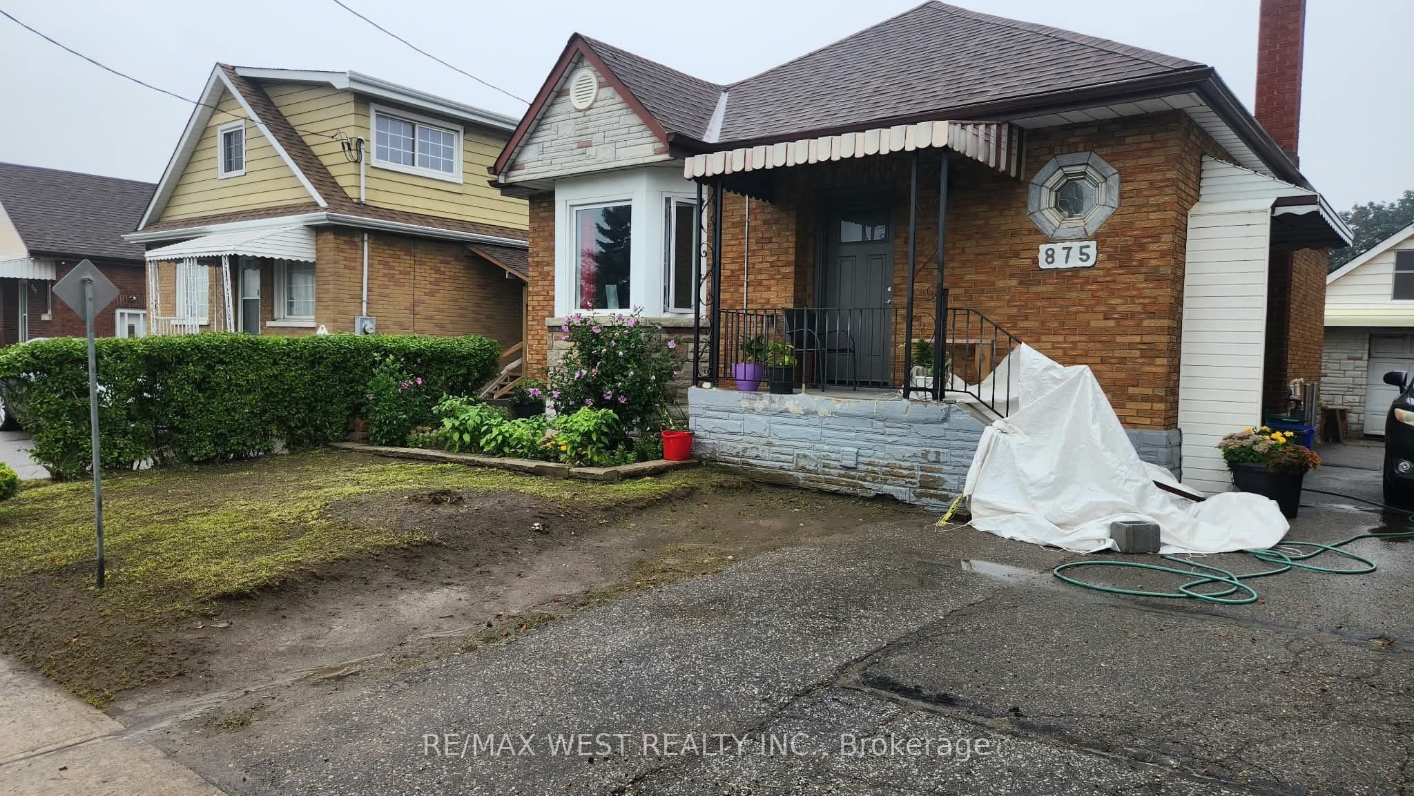 875 Ritson Road photo 1