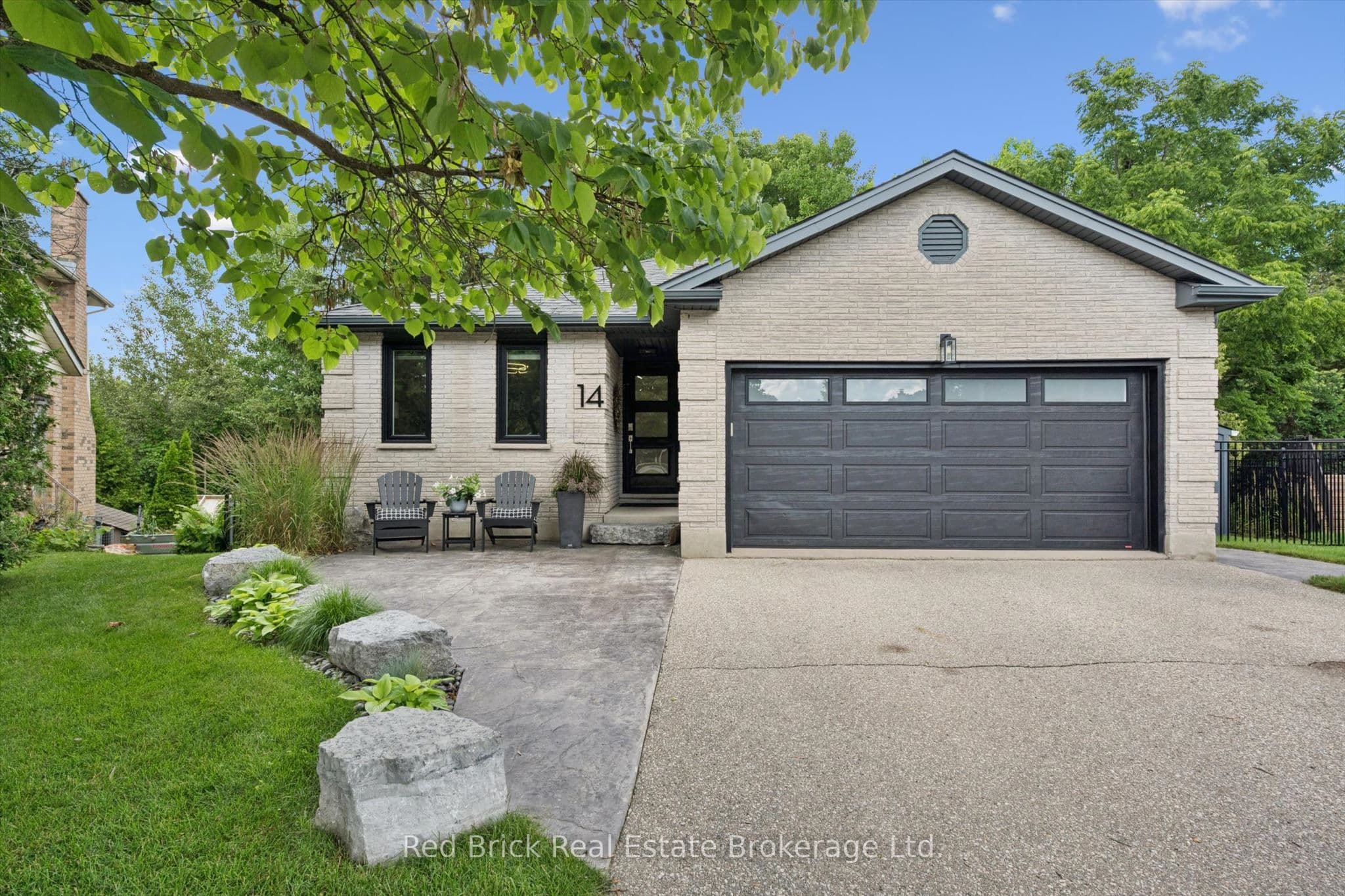 14 Brookhaven Court photo 1