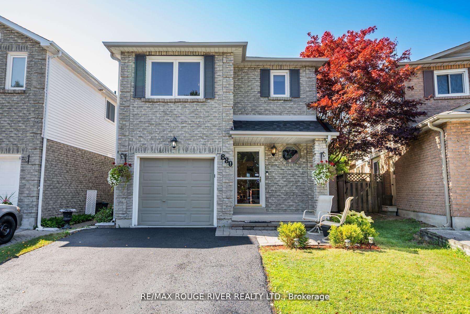 880 Castlegrove Avenue photo 1