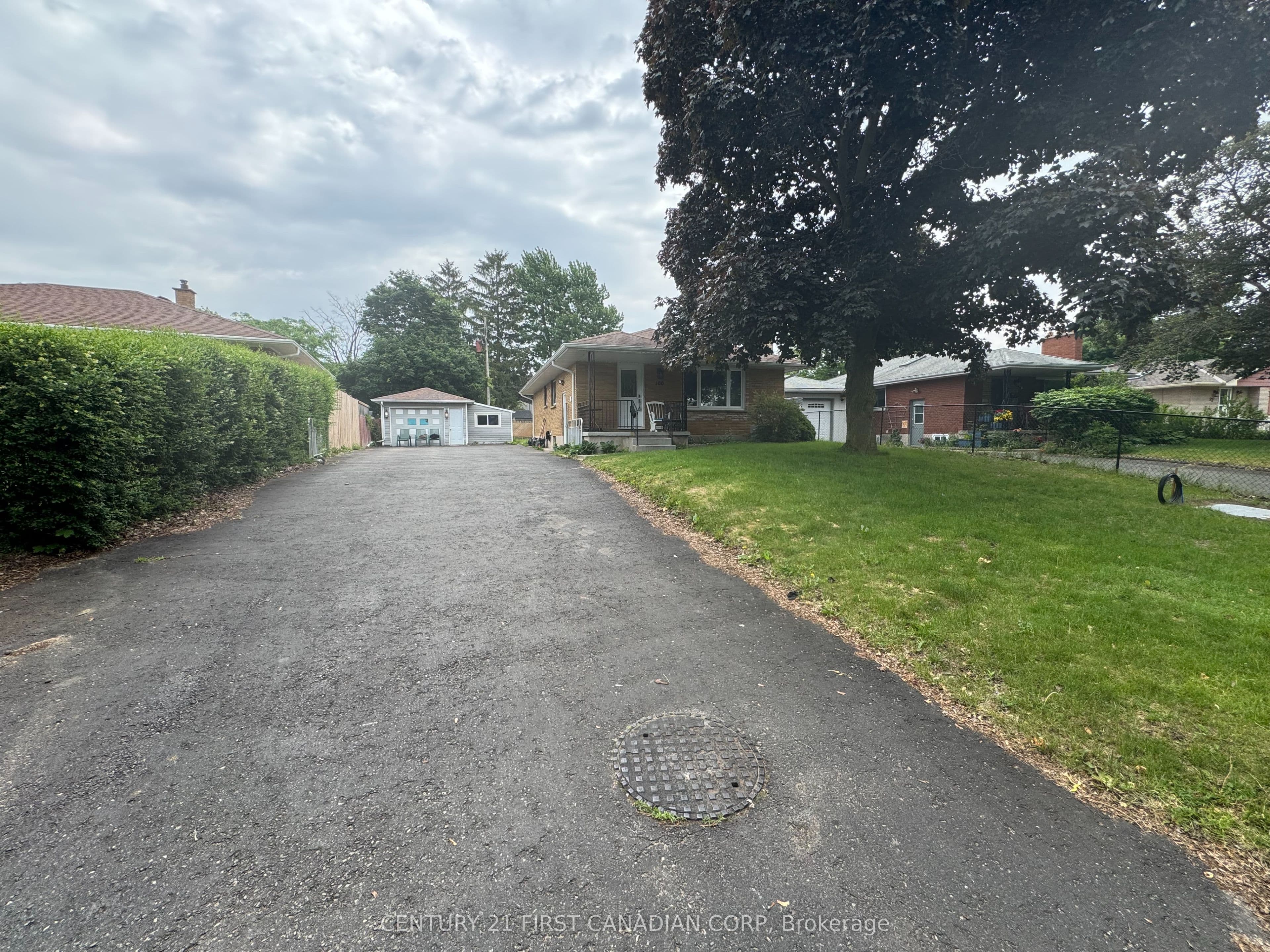 100 Susan Avenue photo 1
