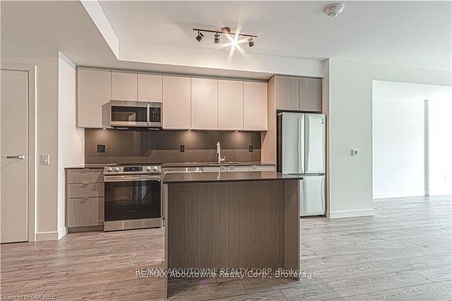 Unit B0416 133 Bronte Road photo 1