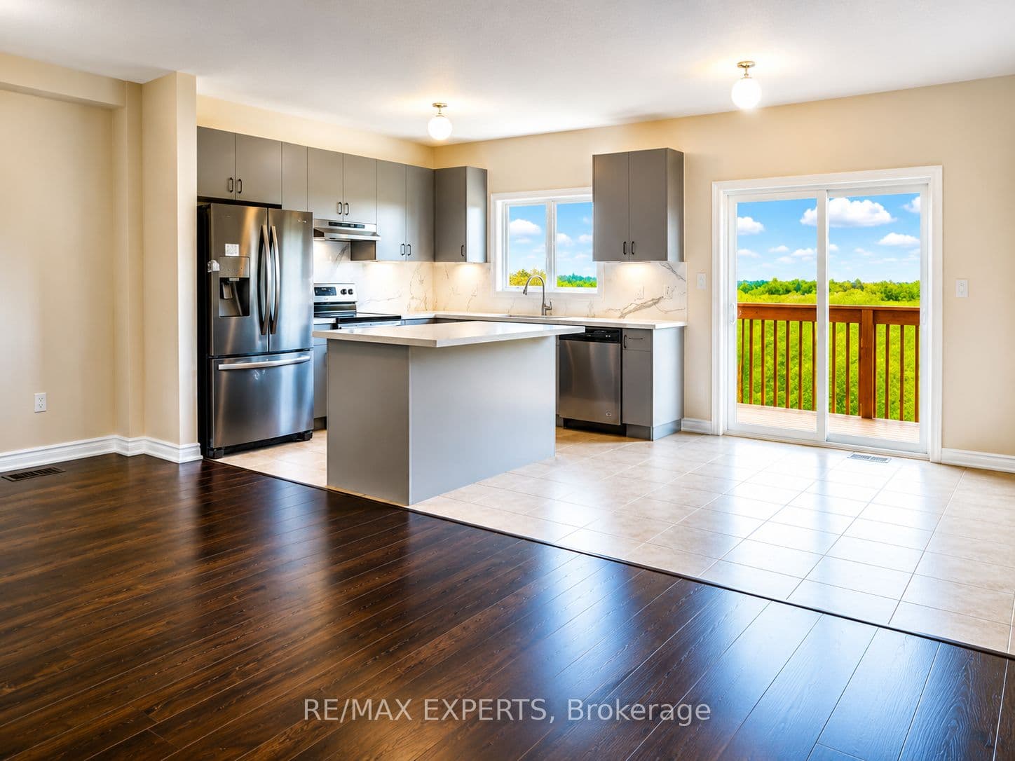 1148 Peelar Crescent photo 1