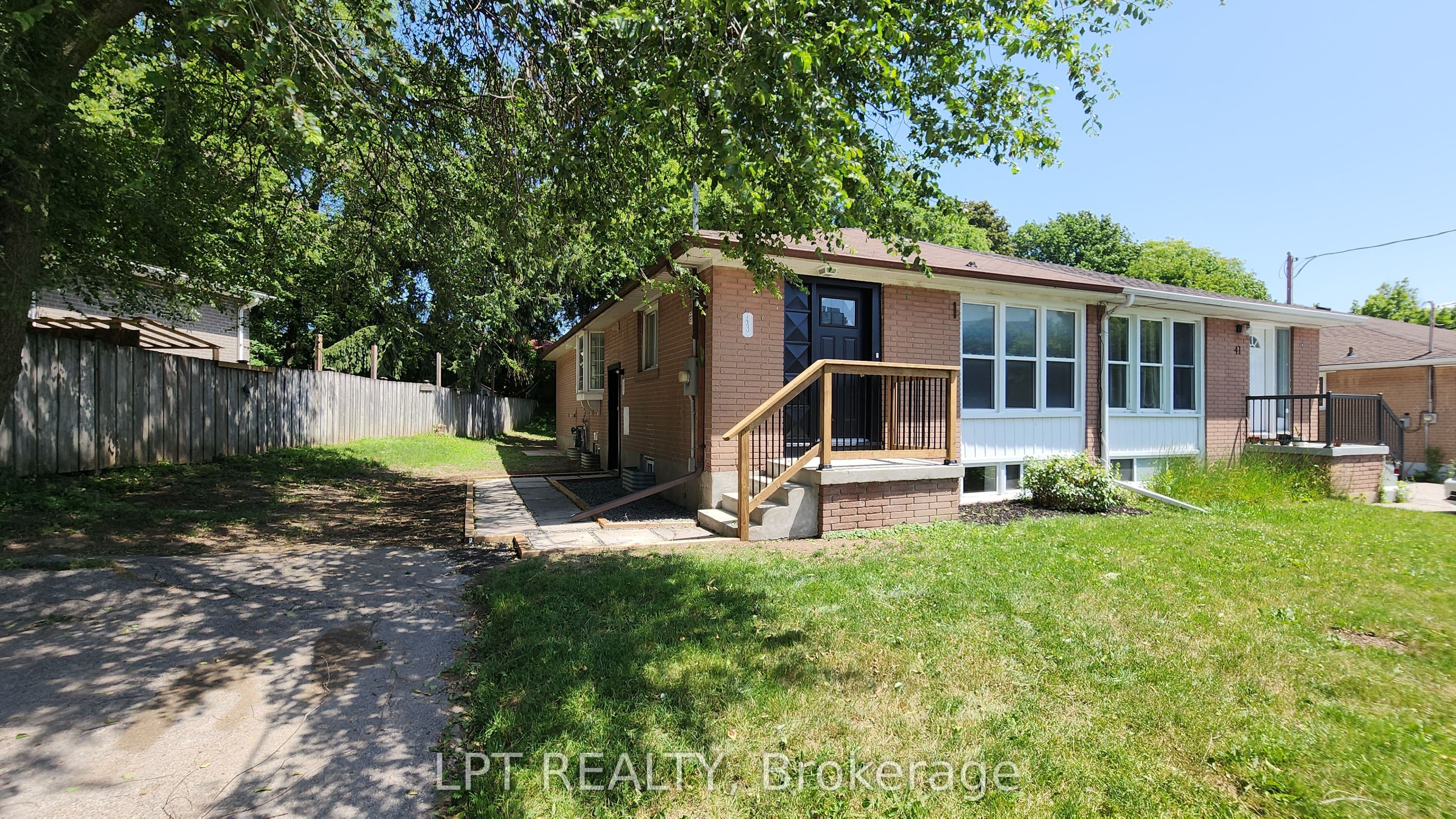 43 Newbury Drive photo 1