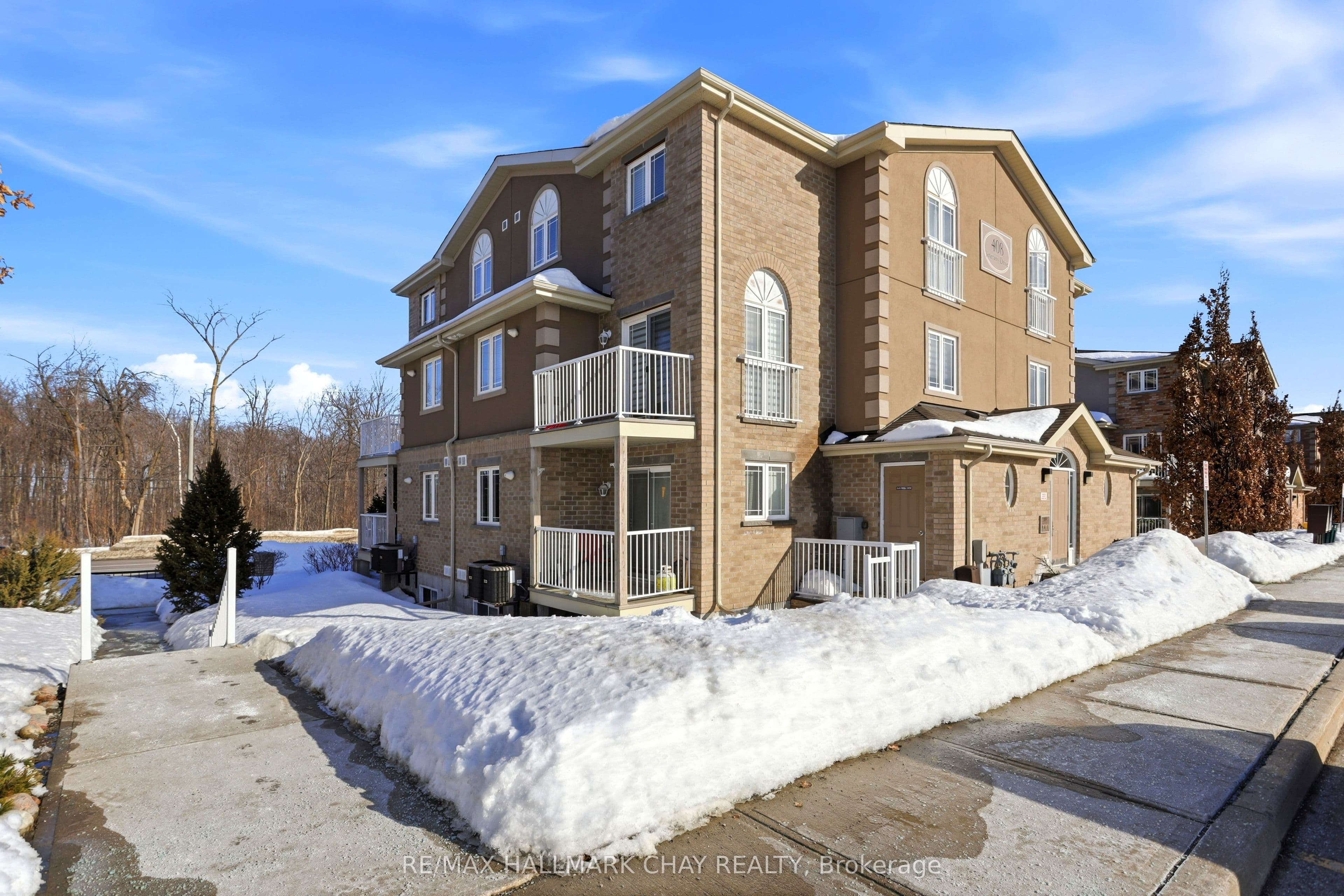 Unit 1 408 Veterans Drive photo 1
