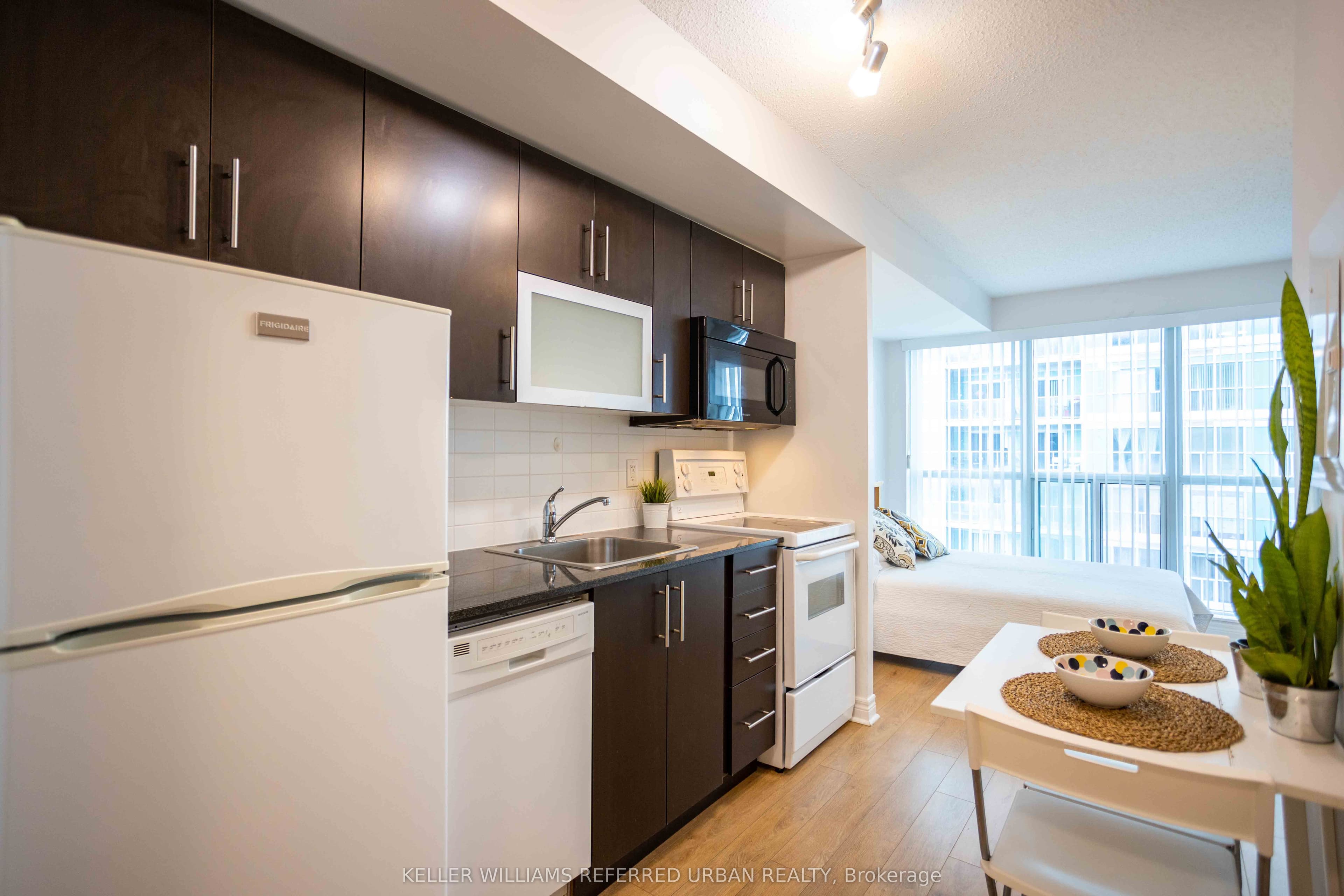 Unit 1107 50 Town Centre Court photo 1