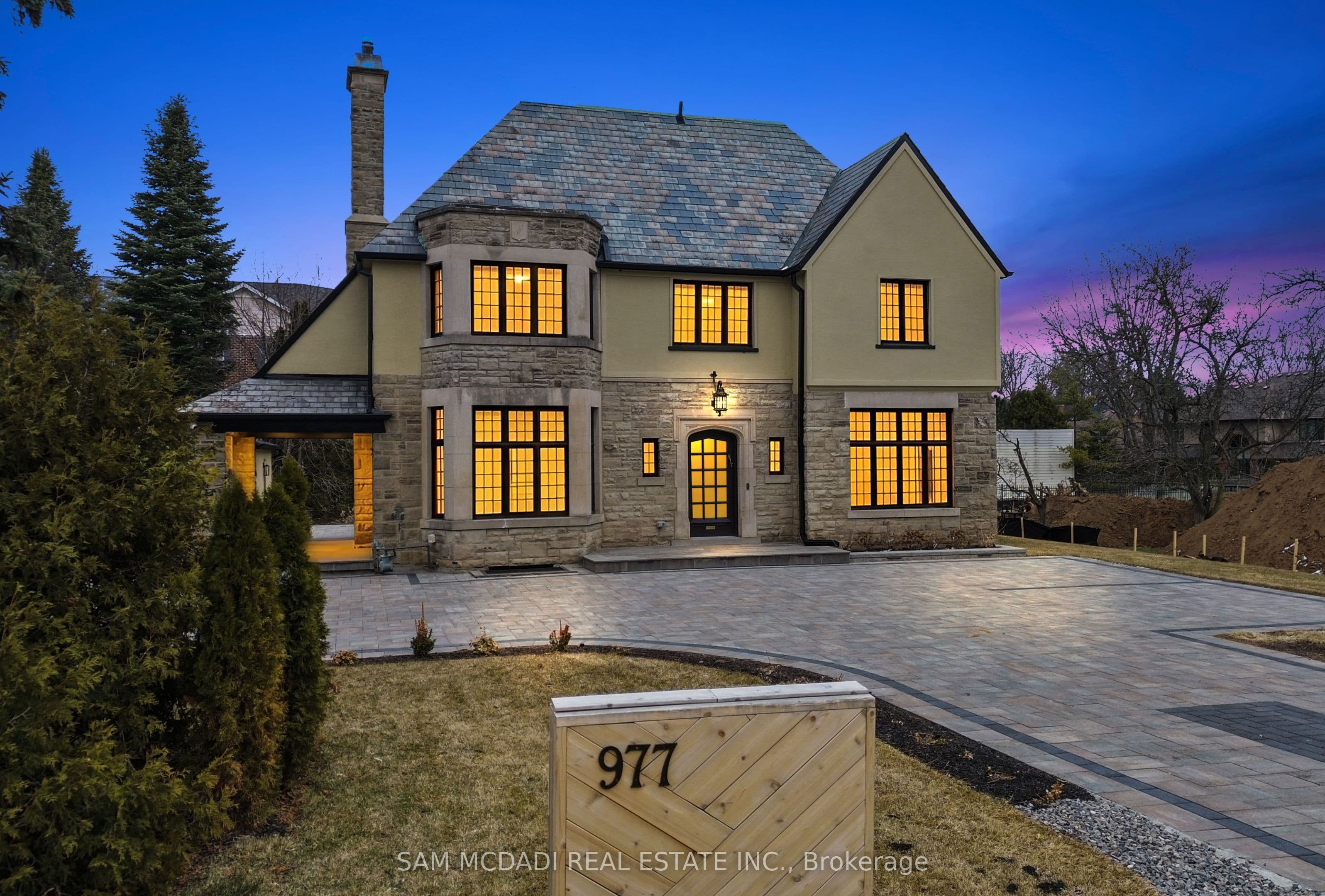 977 Unsworth Avenue photo 1