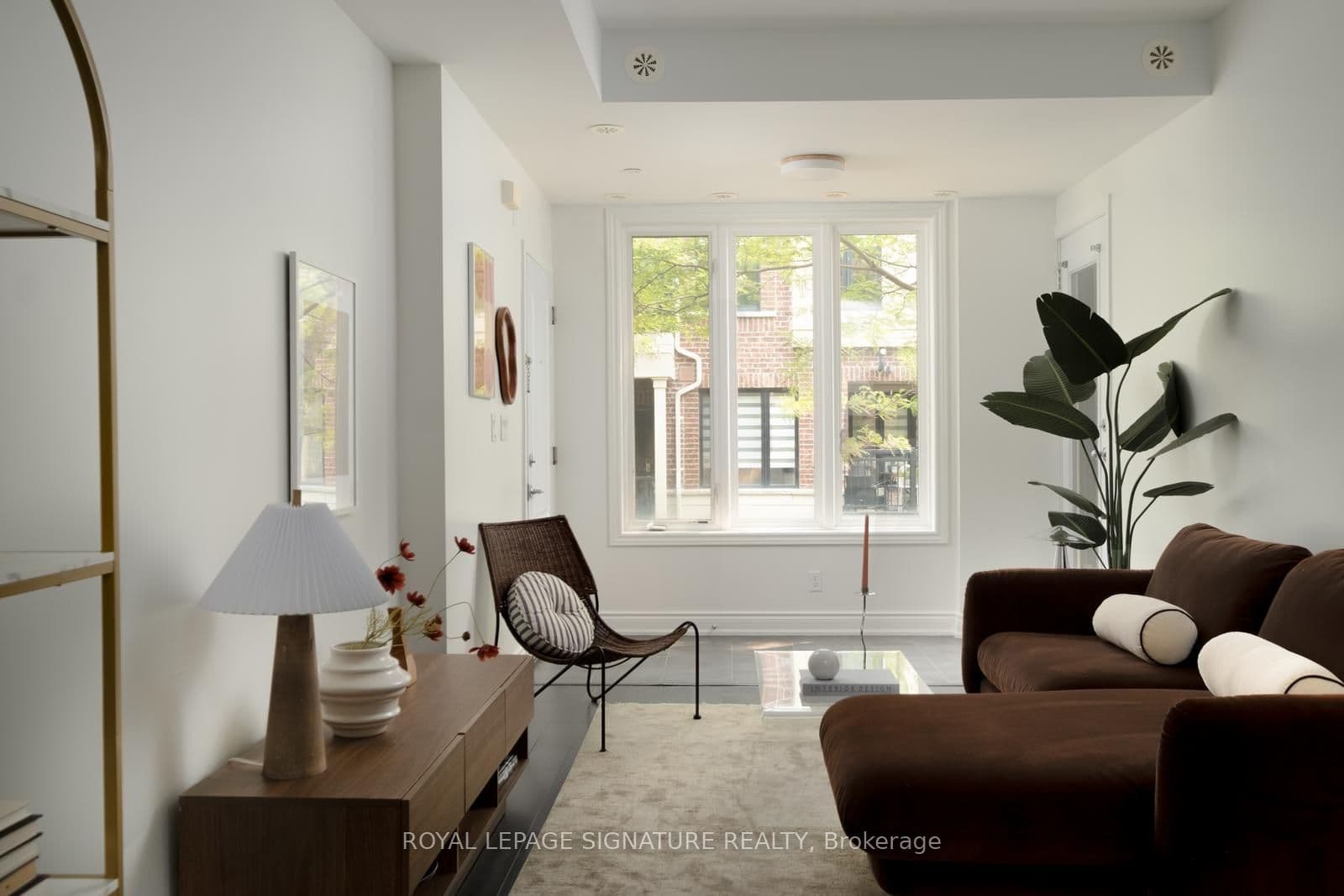 Unit 81 30 Carnation Avenue photo 1