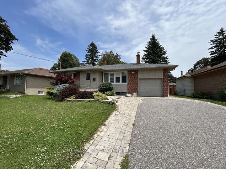 Unit Bsmt 223 Warden Wilson Avenue photo 1