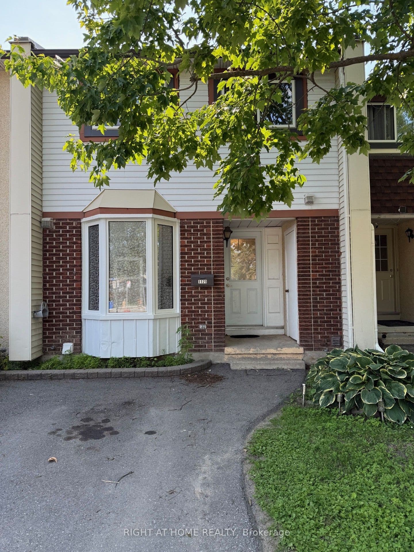 Unit 2 1171 Priory Lane photo 1