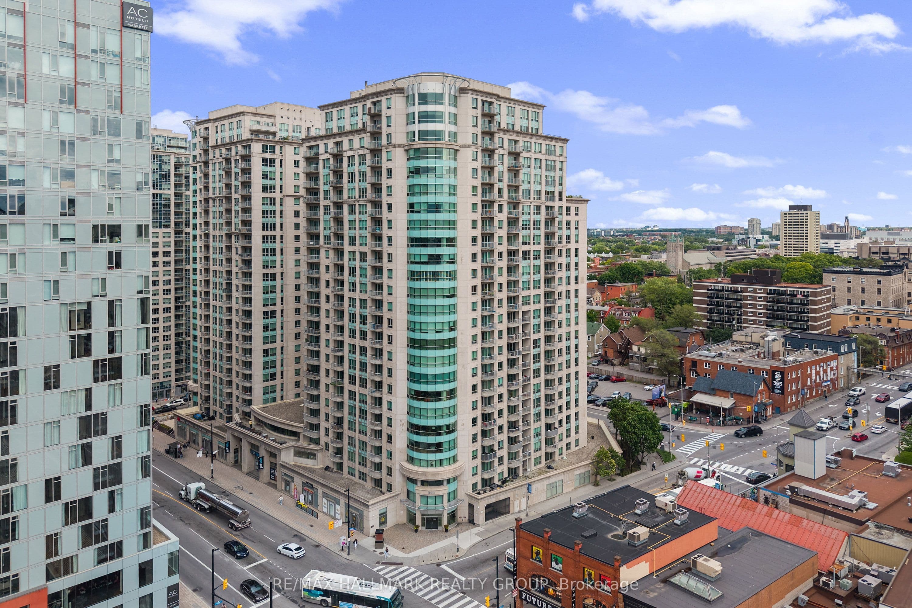 Unit 1702 200 Rideau Street photo 1