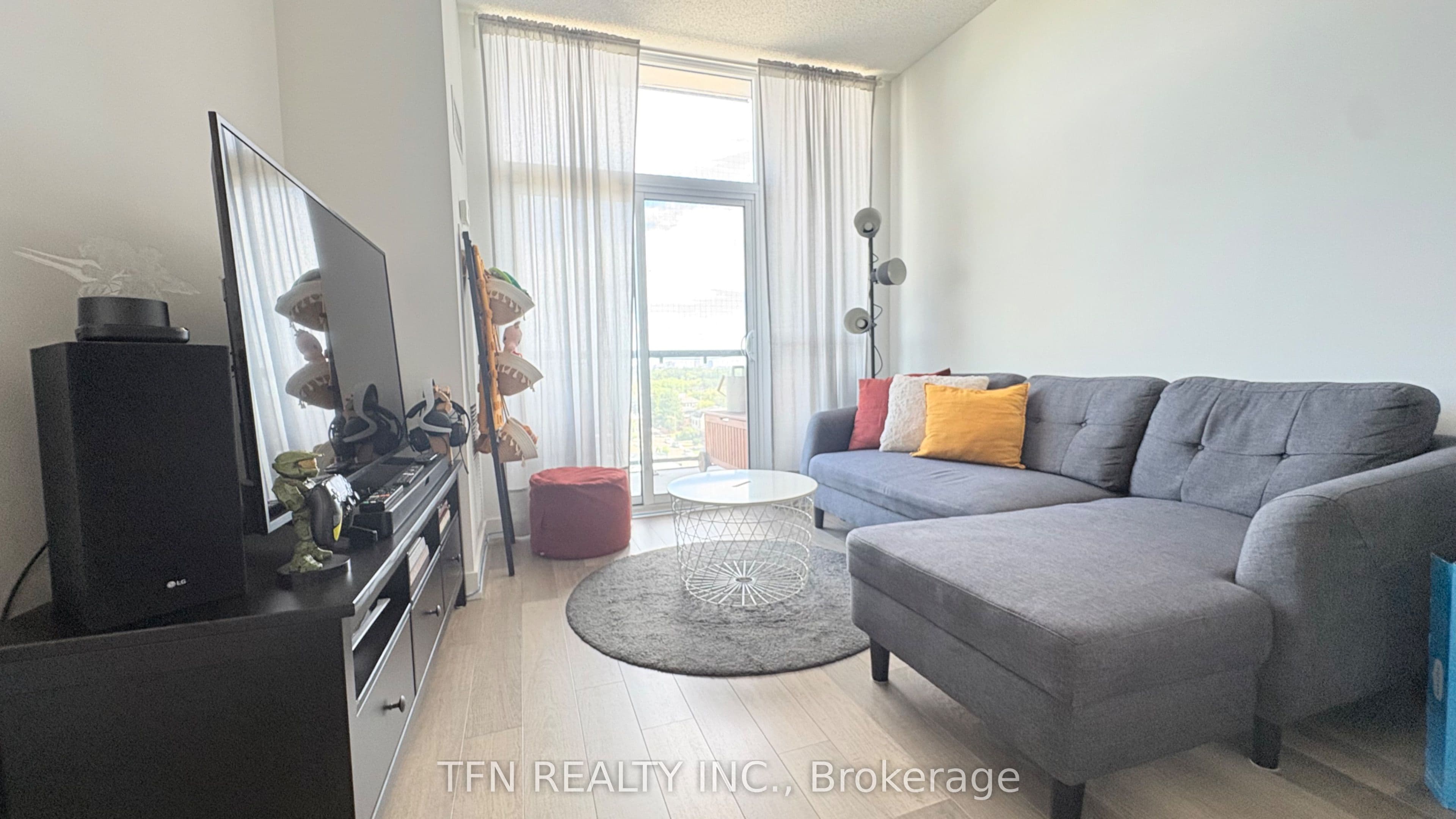 Unit 802 1603 Eglinton Avenue photo 1