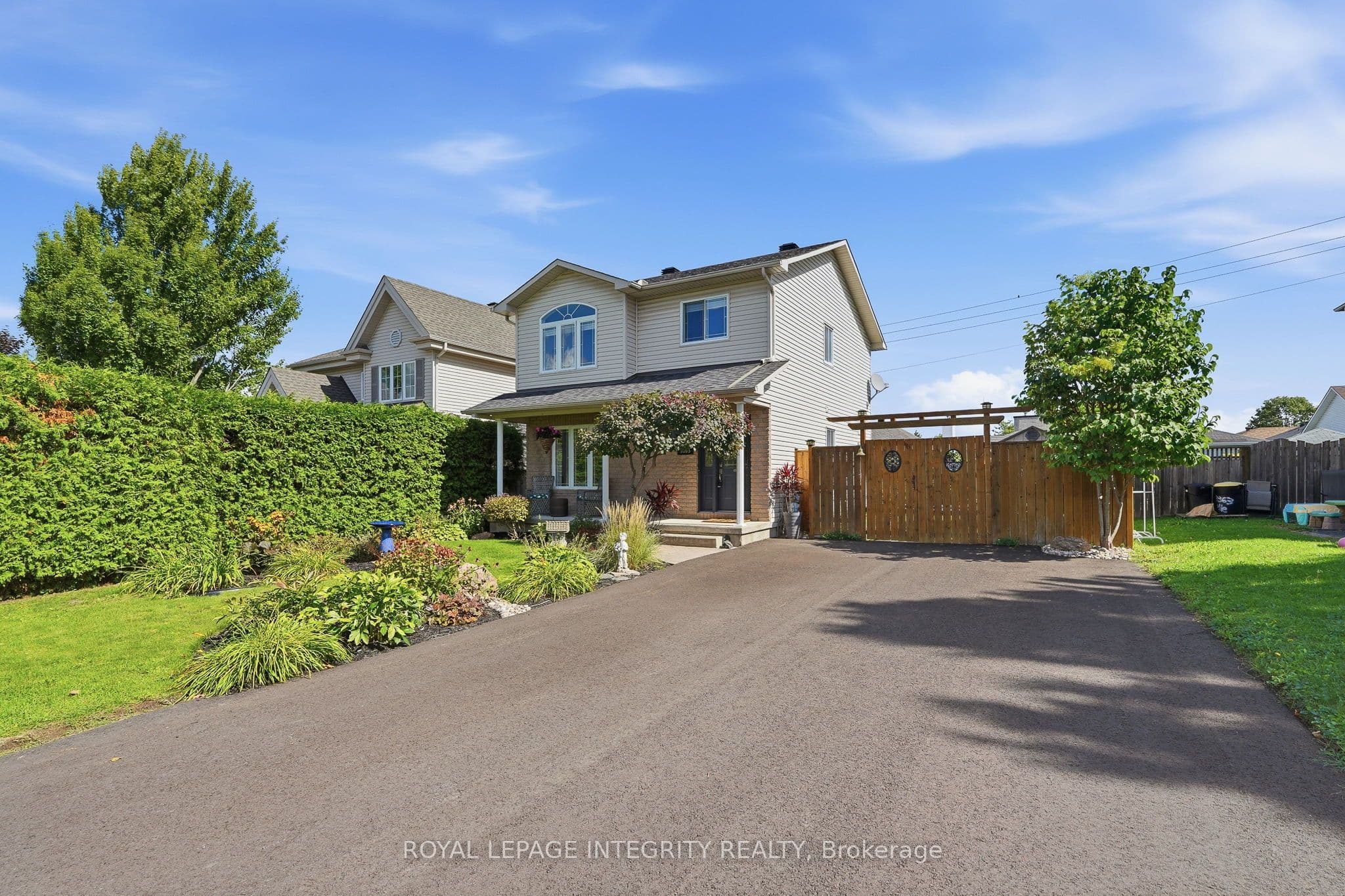 3365 Elie Crescent photo 1
