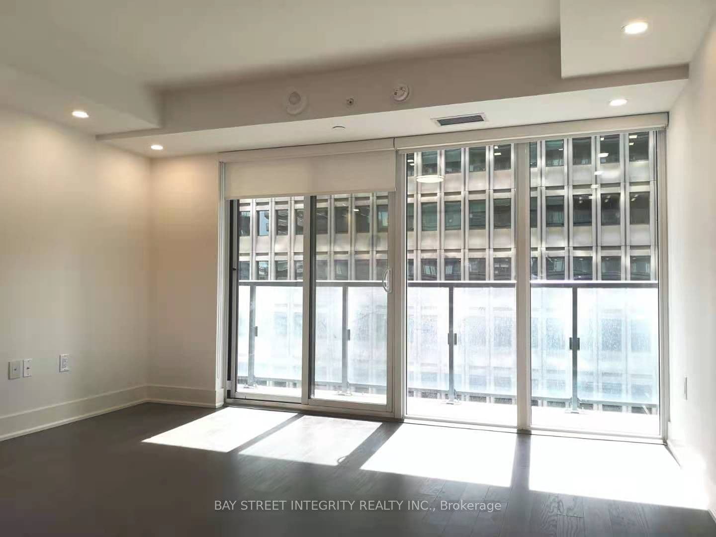 Unit 1311 955 Bay Street photo 1