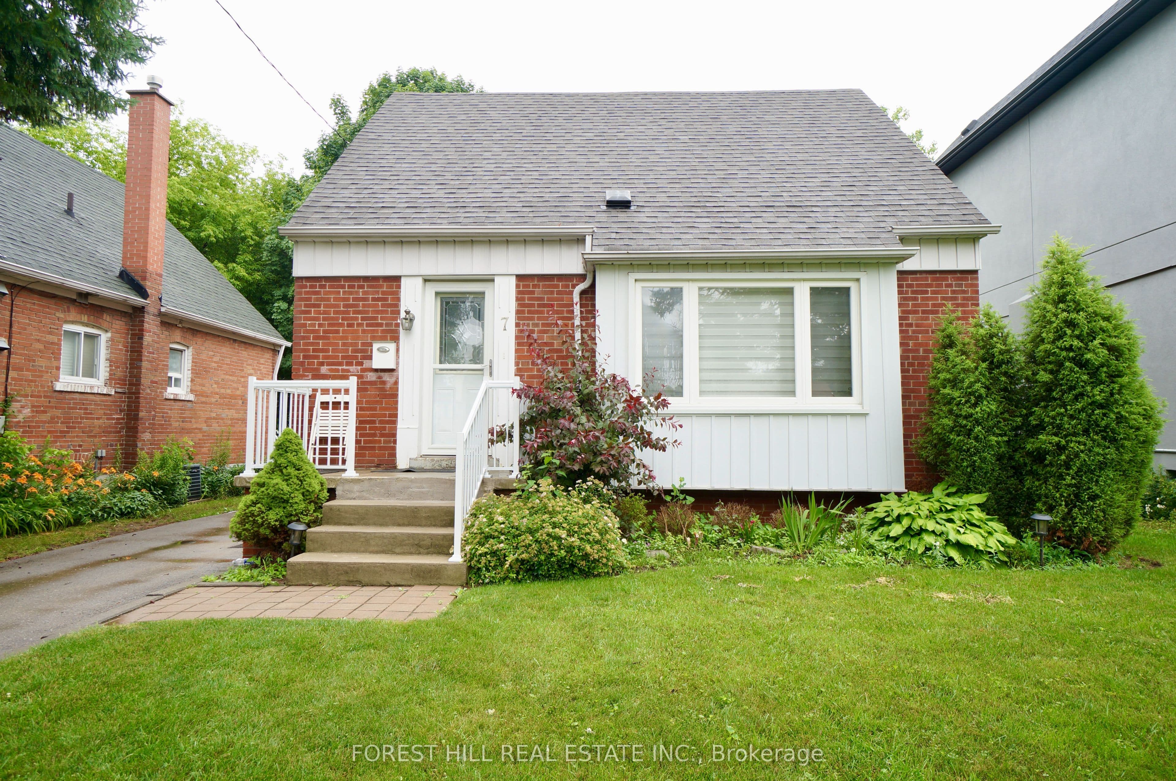 7 Twin Pauls Crescent photo 1