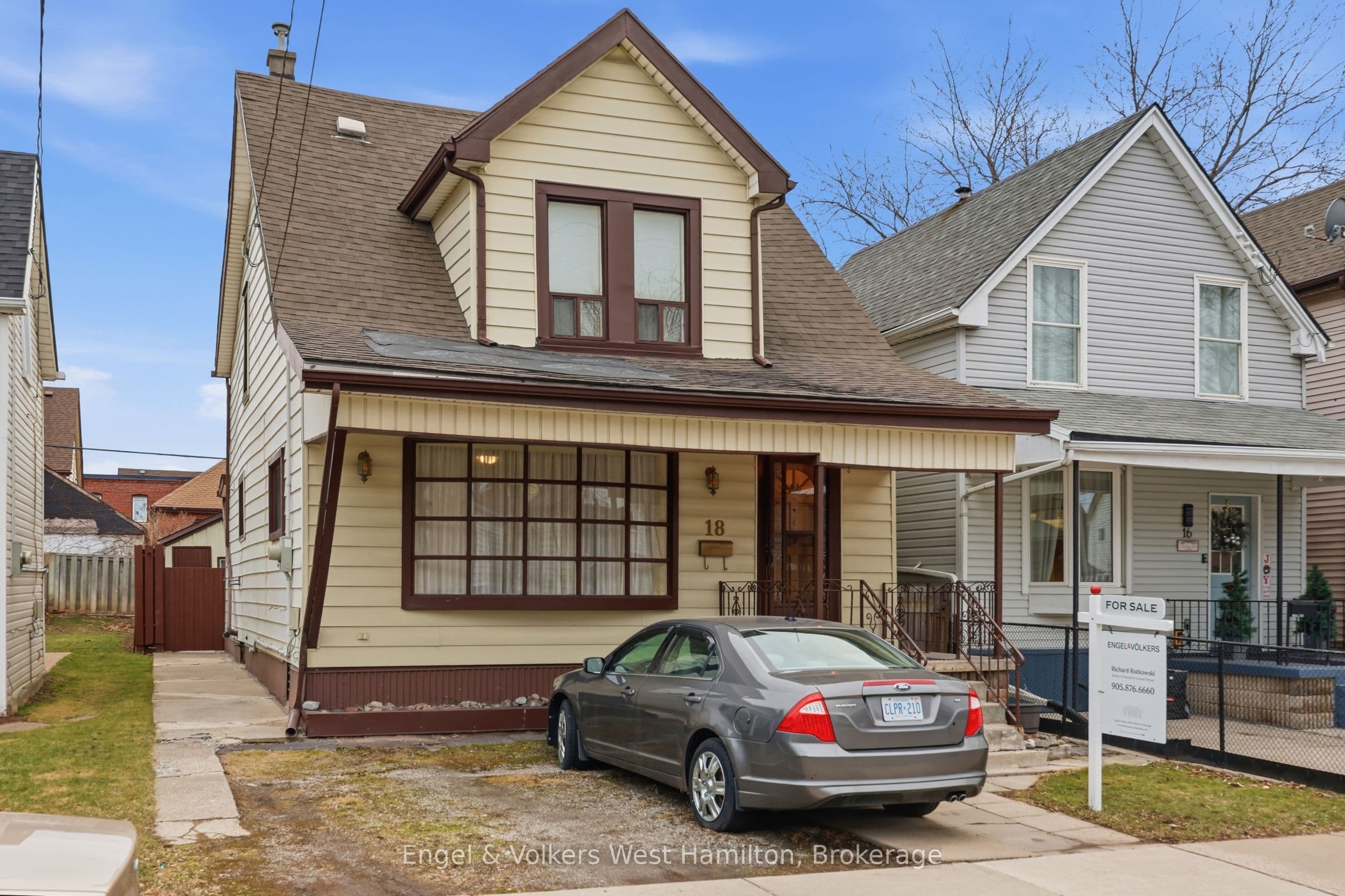 18 Mayflower Avenue photo 1