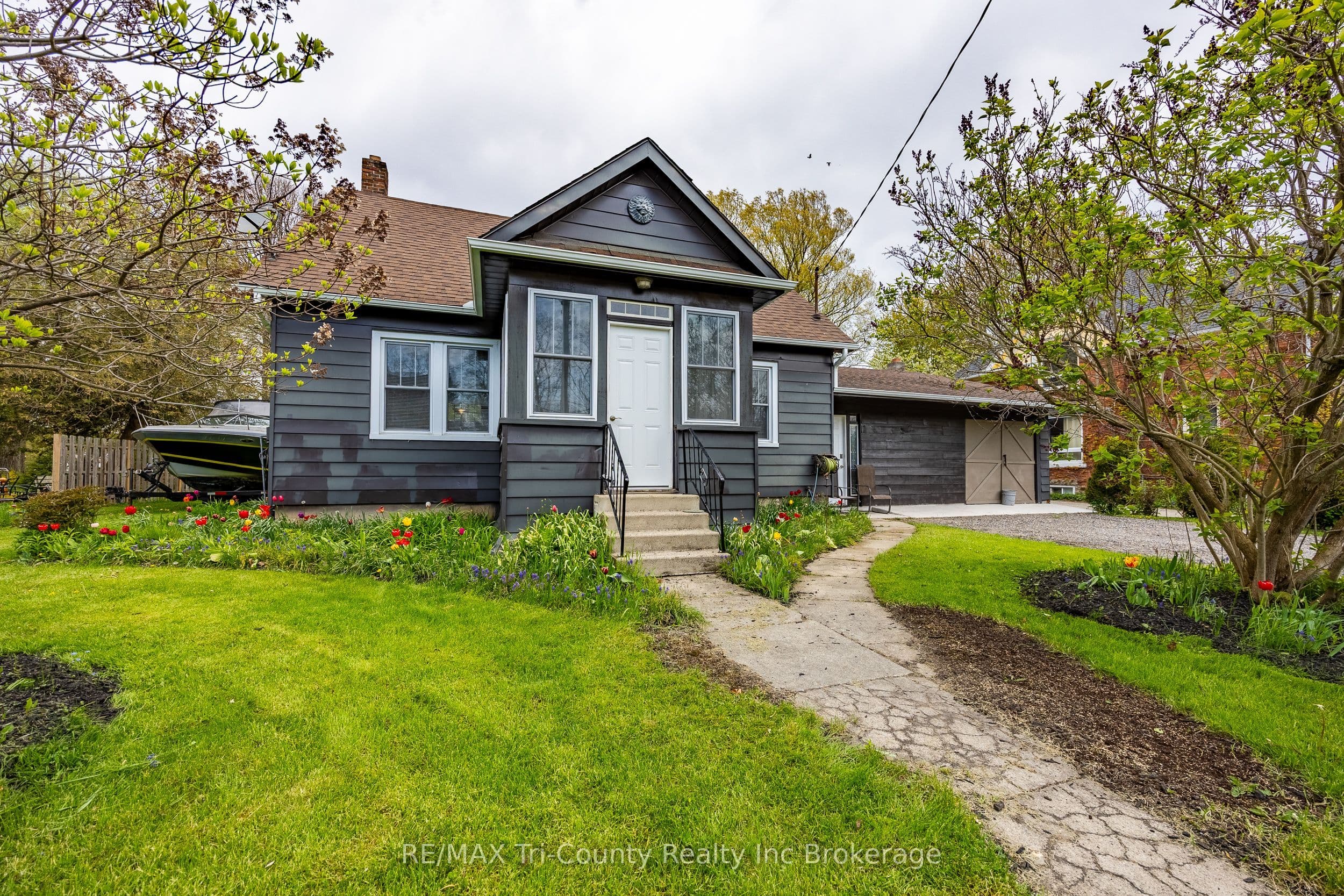 33 Wellington Street photo 1