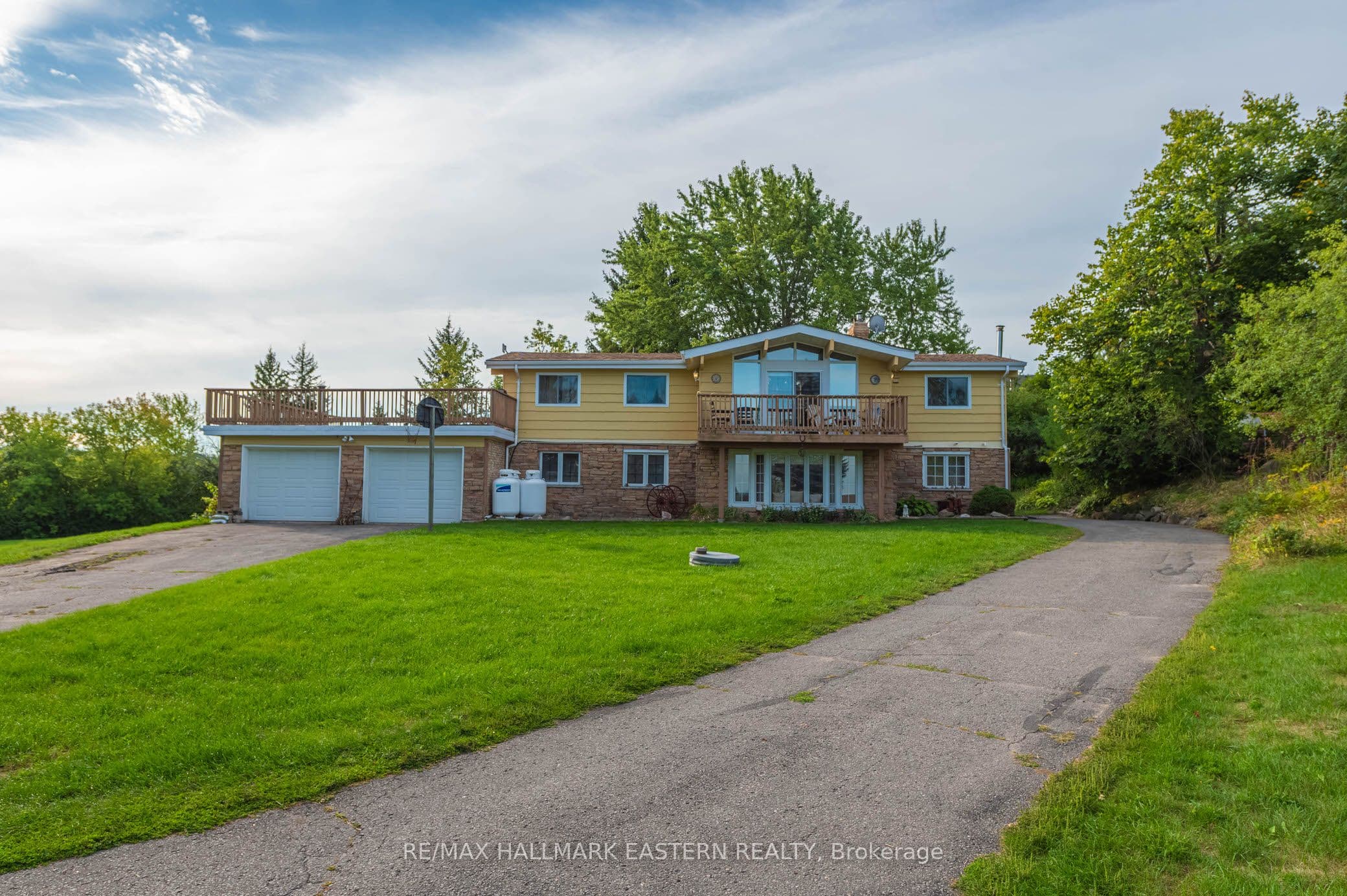 137 Grandview Drive photo 1