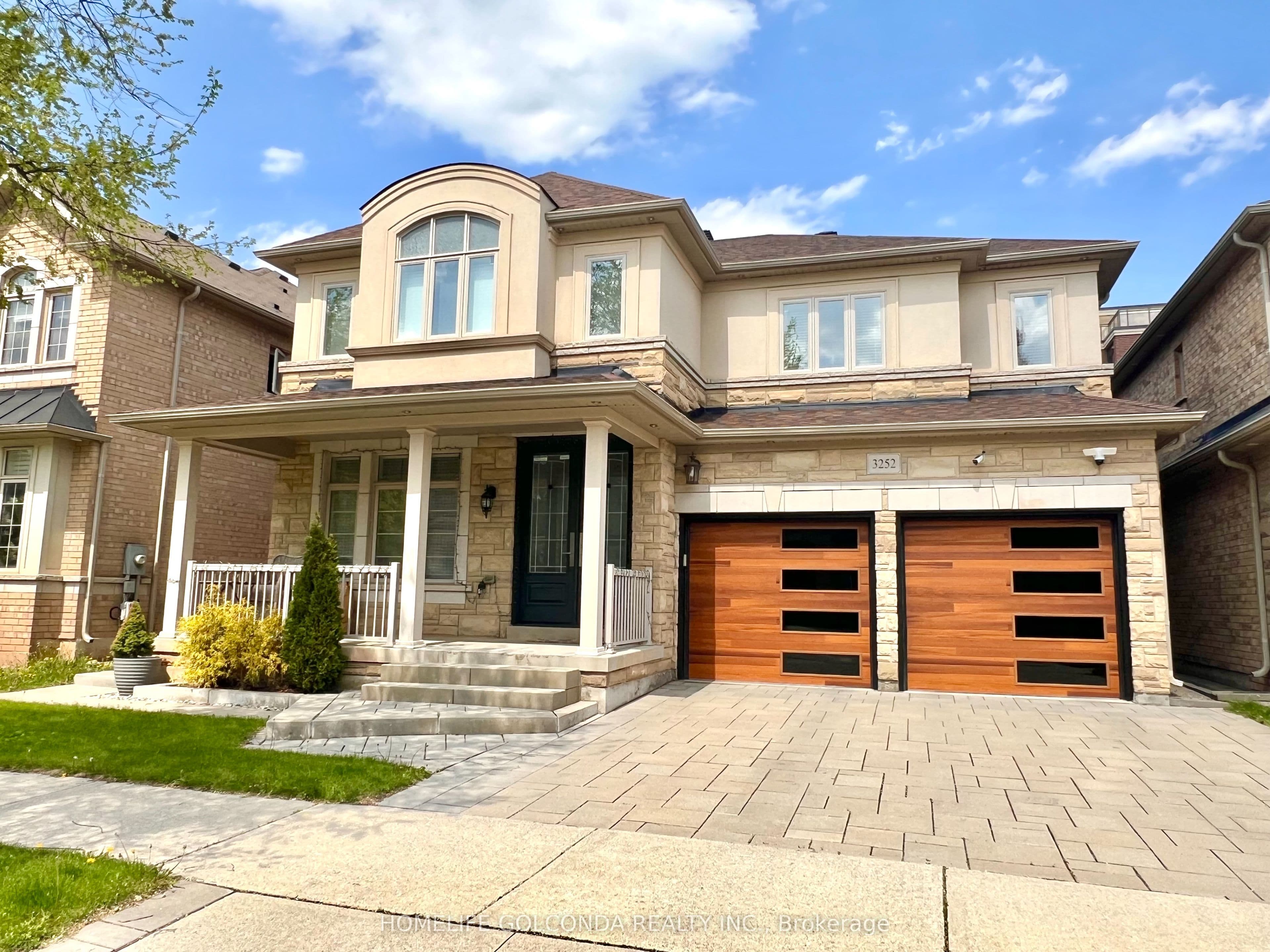 3252 Larry Crescent photo 1