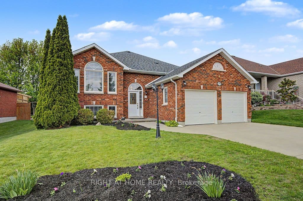 270 Ivey Crescent photo 1