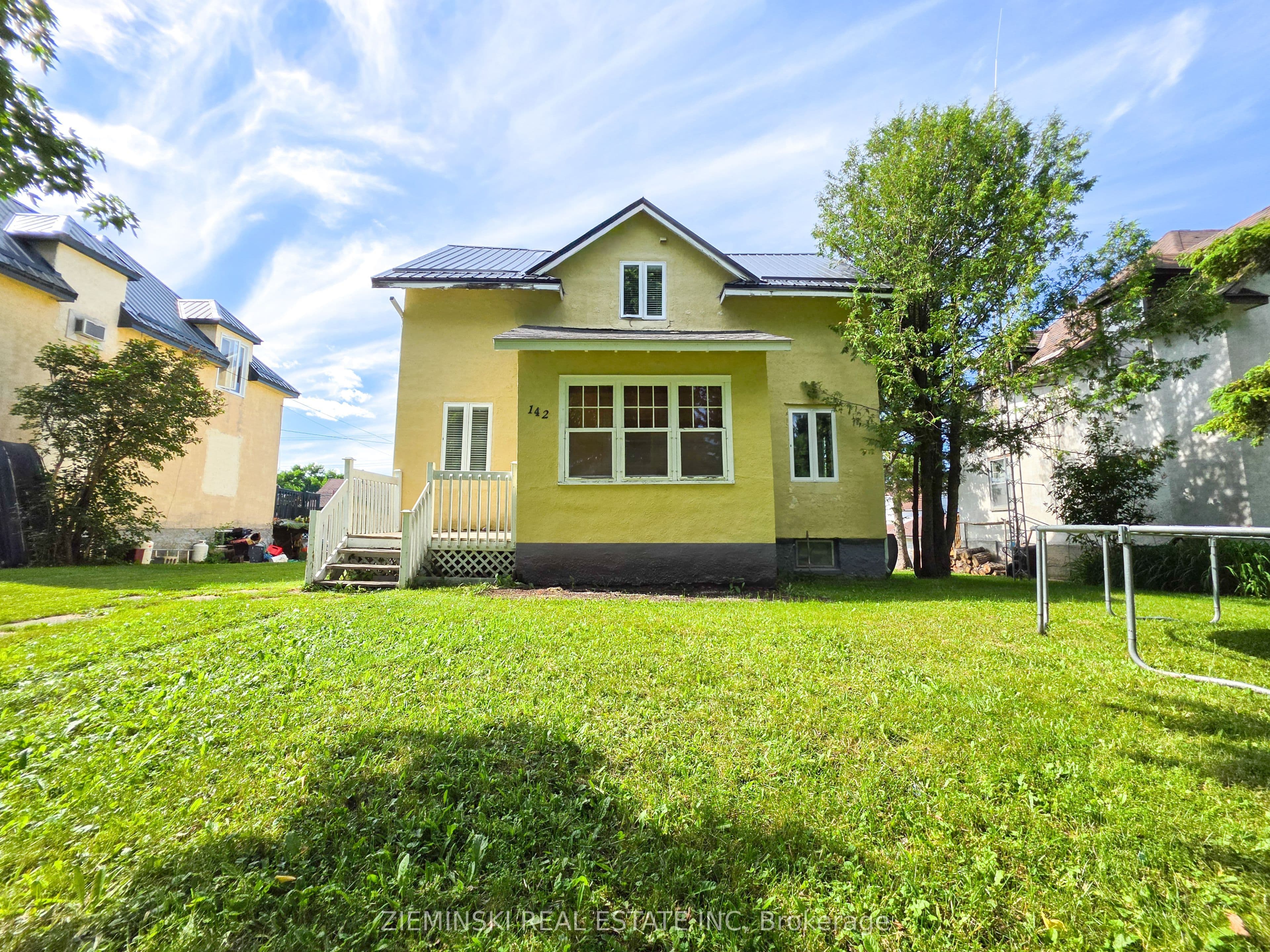 142 Devonshire Avenue photo 1