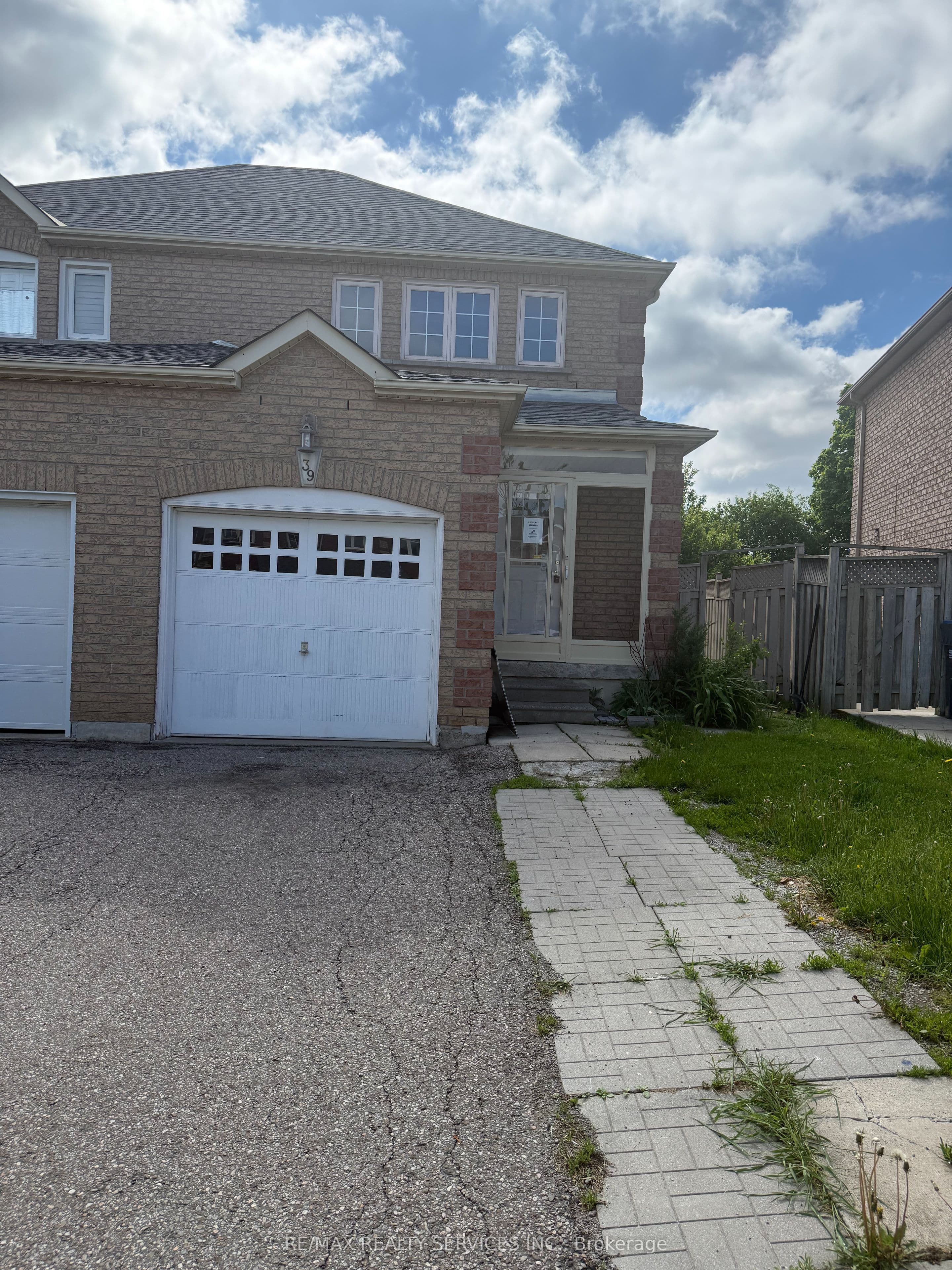 39 Caruso Drive photo 1