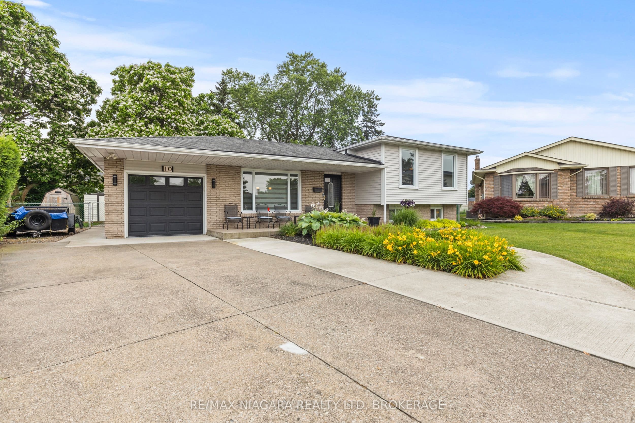 10 Acadia Court photo 1