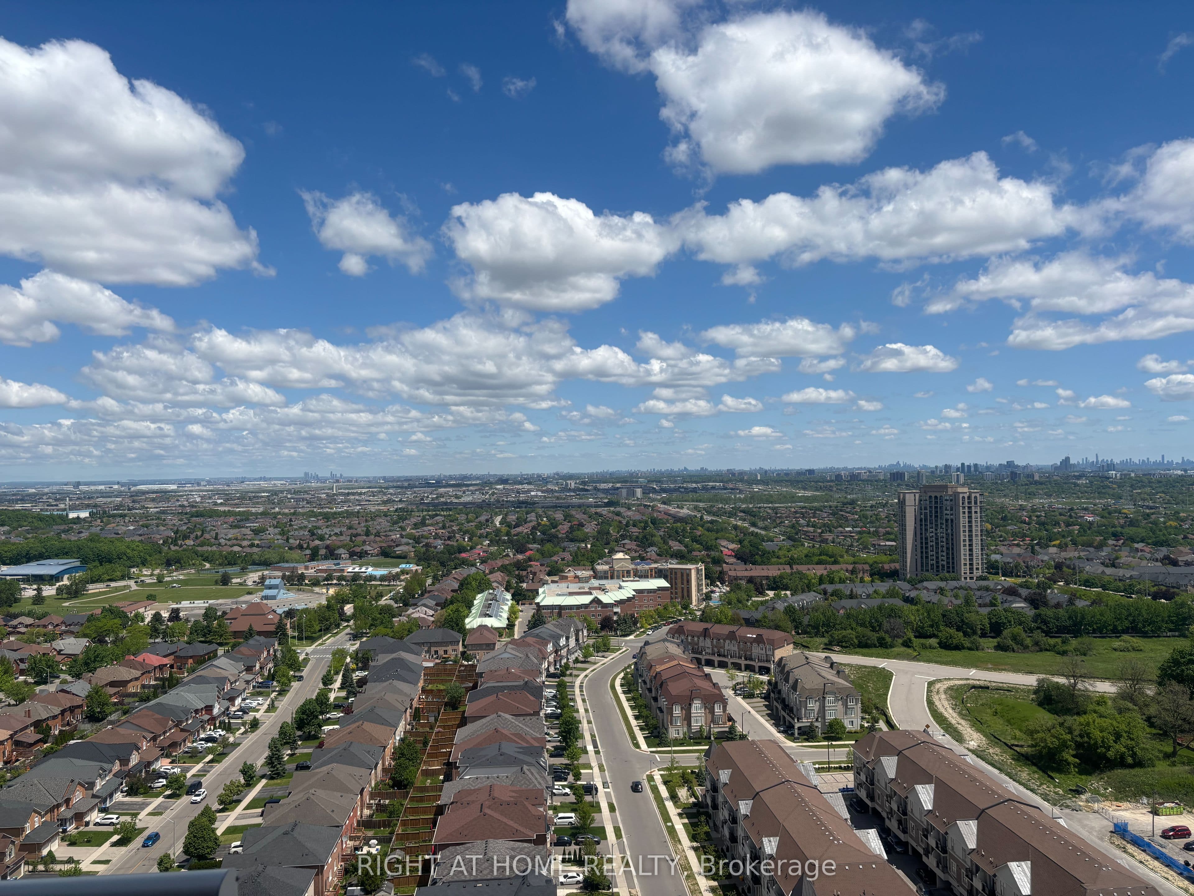 Unit 2312 5105 Hurontario Street photo 1