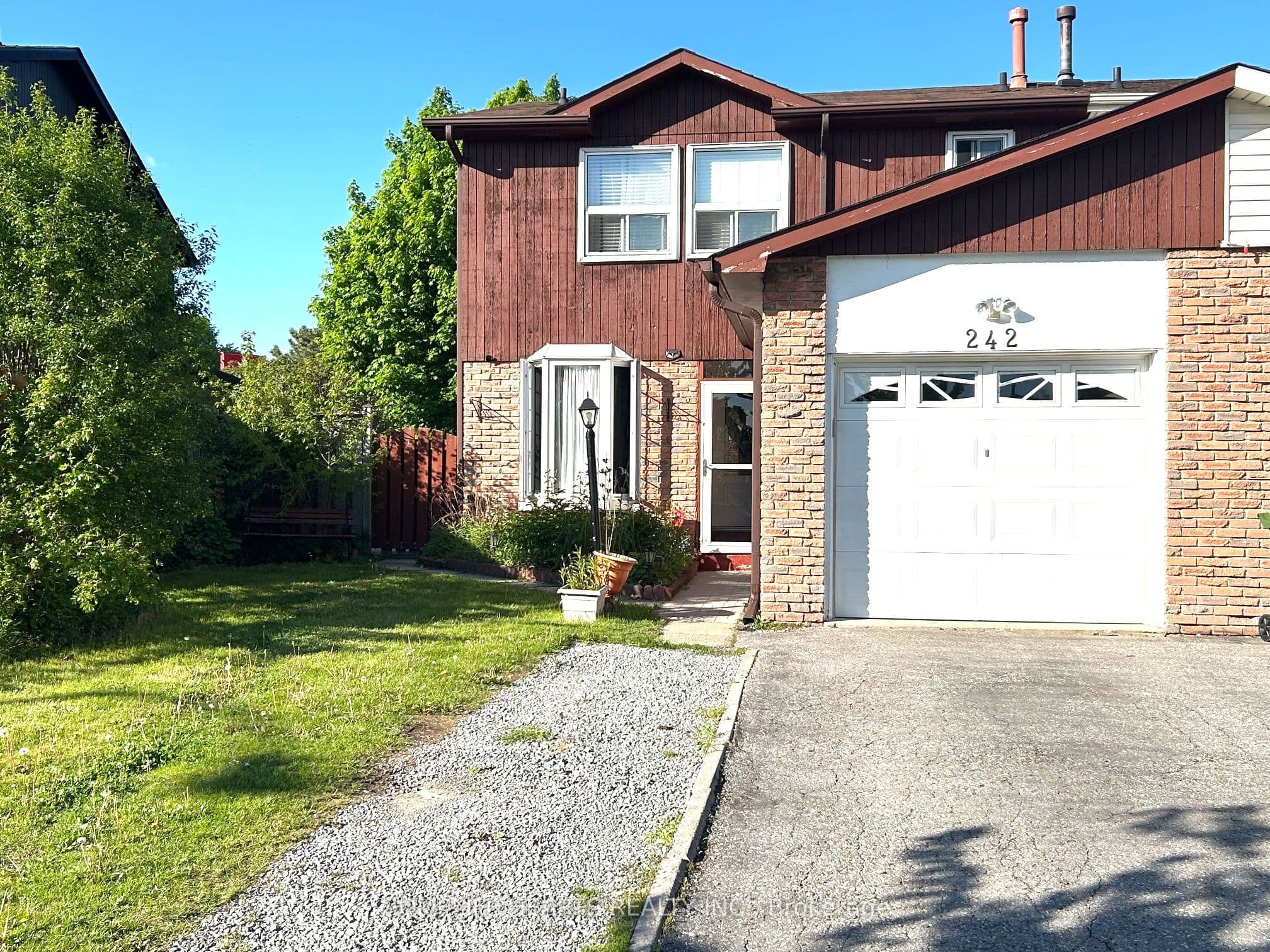 242 Braymore Boulevard photo 1