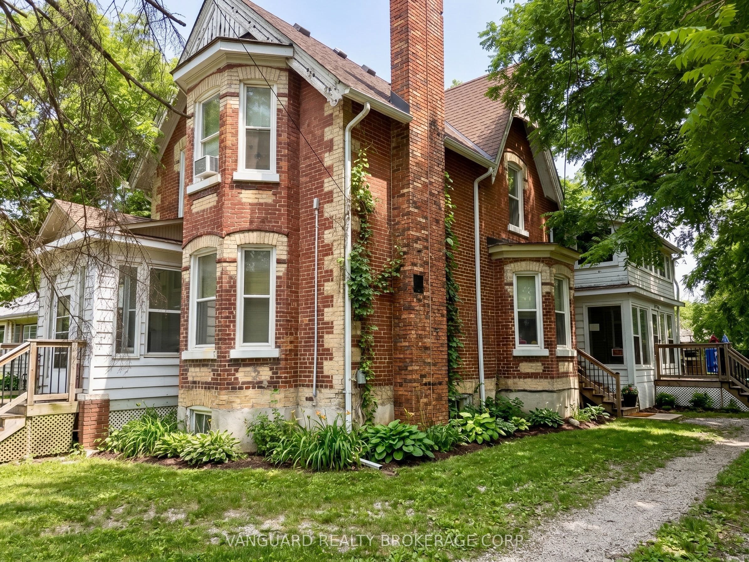 76 Wellington Street photo 1