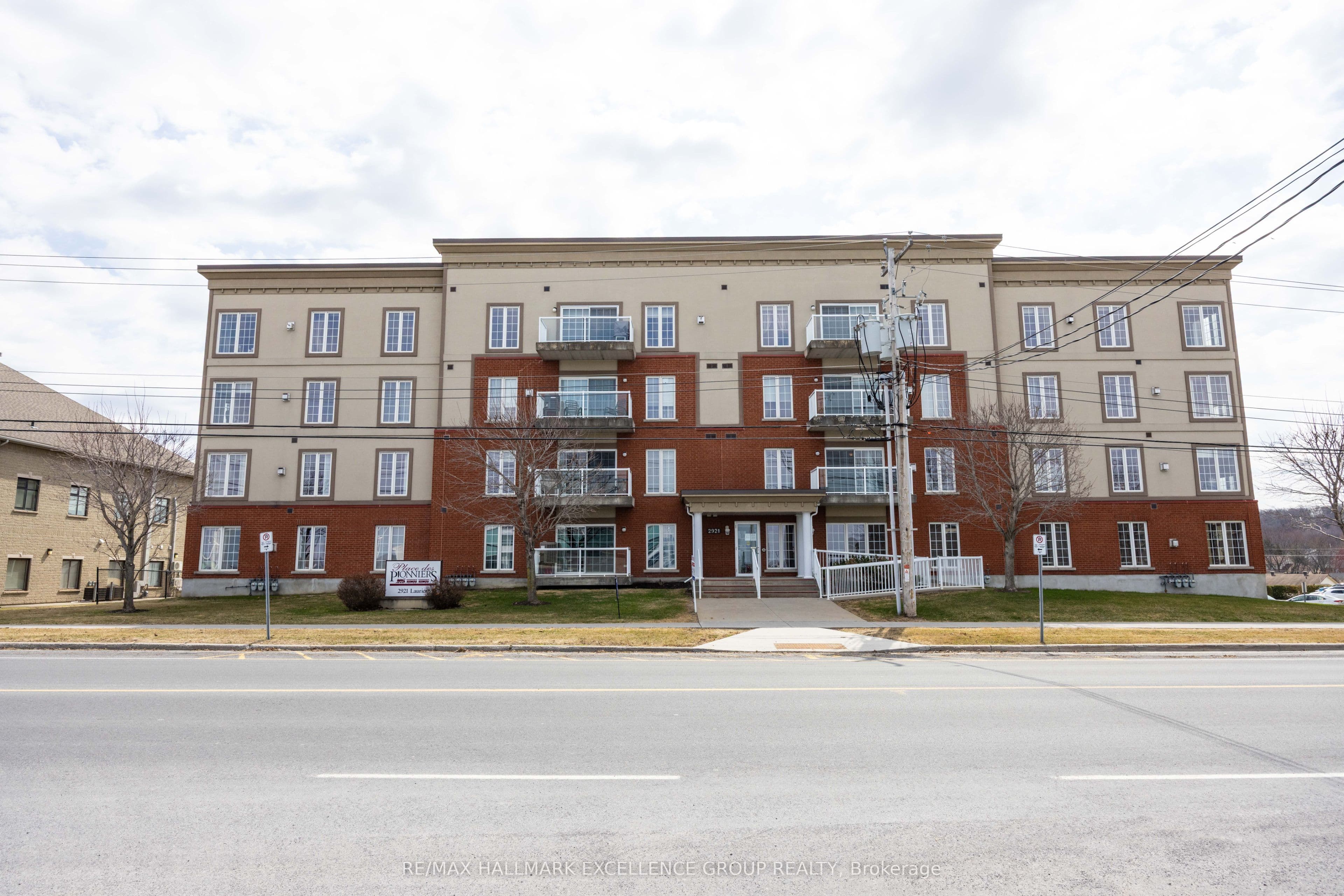 Unit 406 2921 Laurier Street photo 1