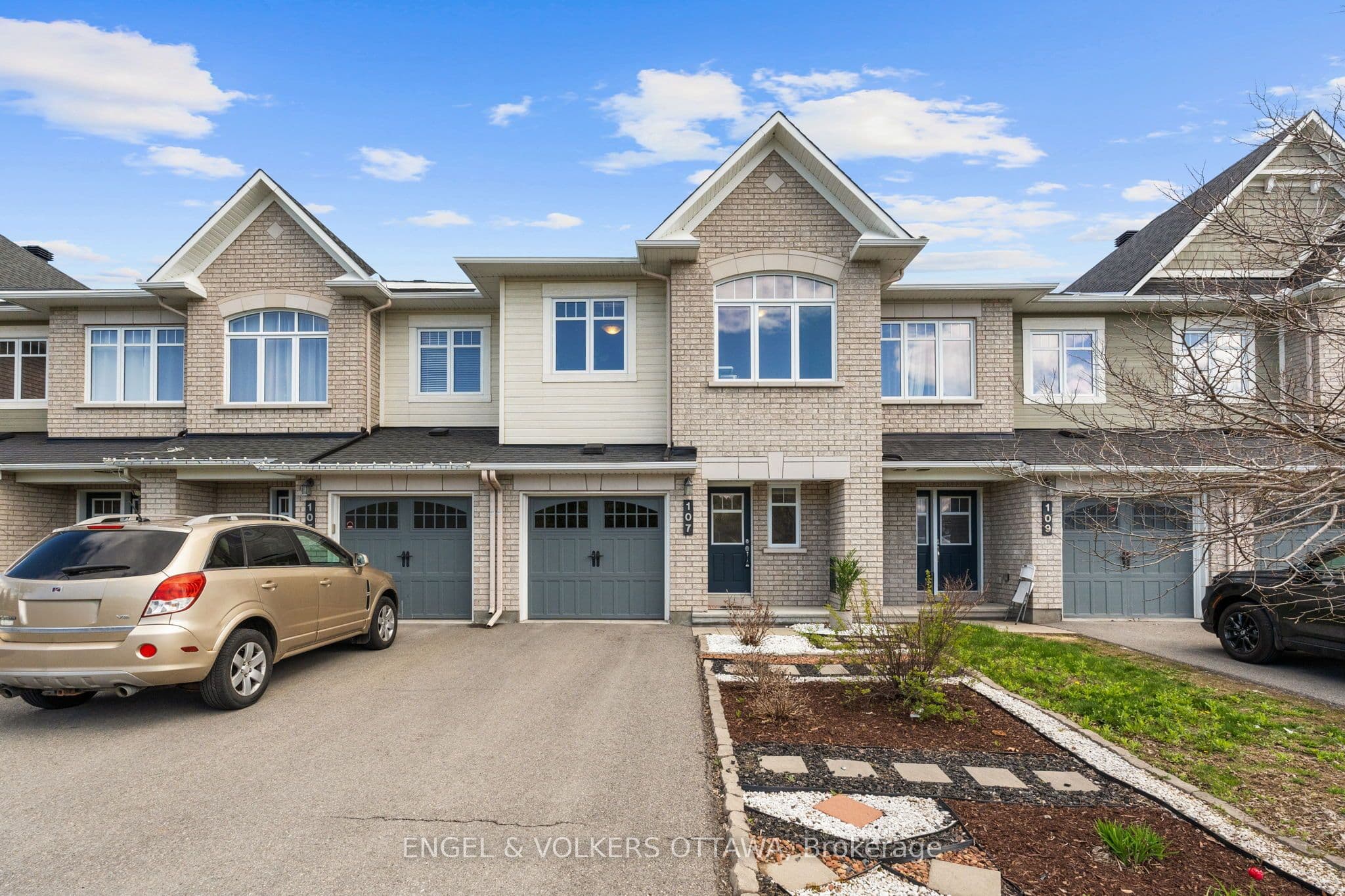 107 Mancini Way photo 1