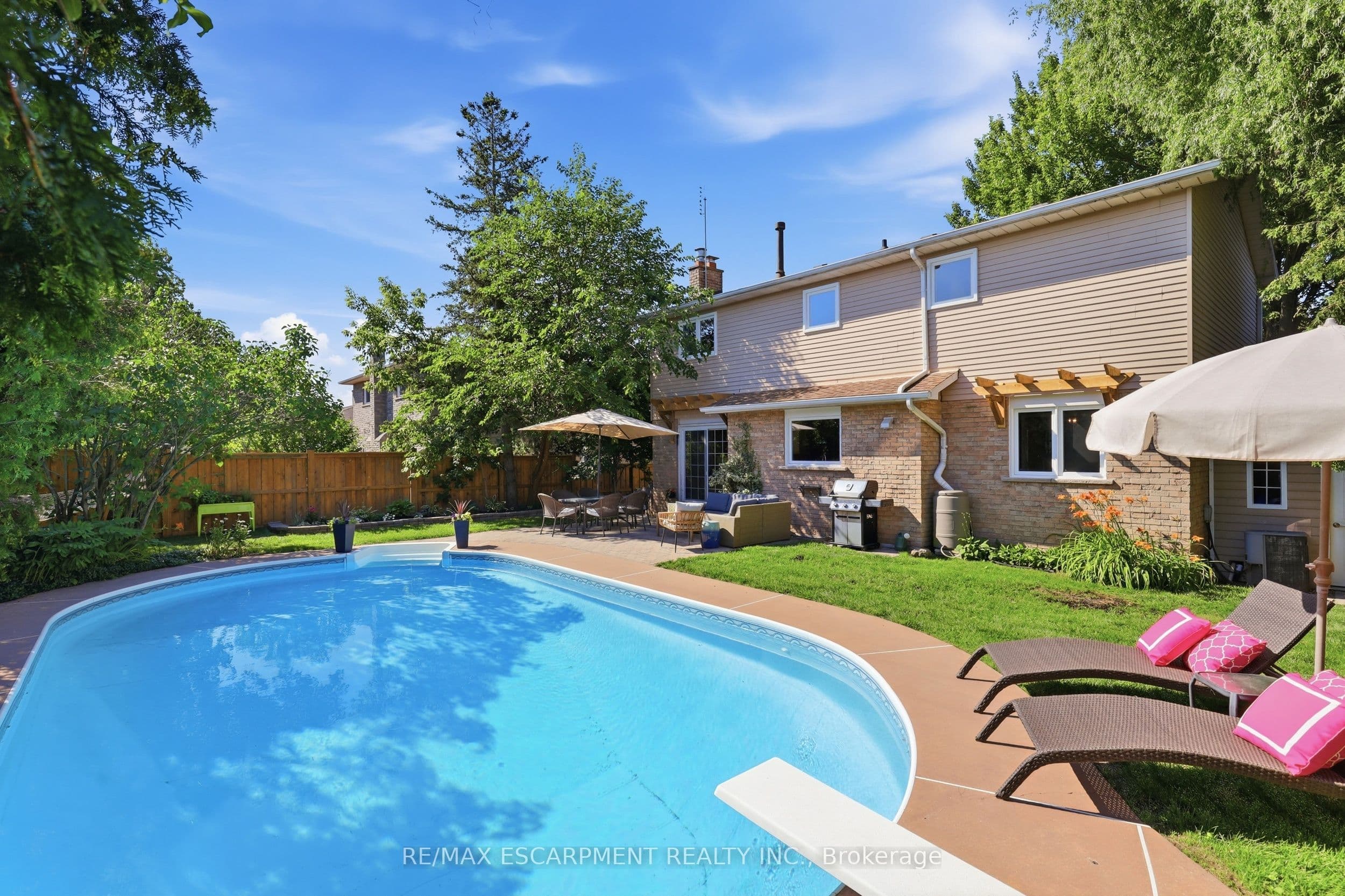 463 Gowland Crescent photo 1