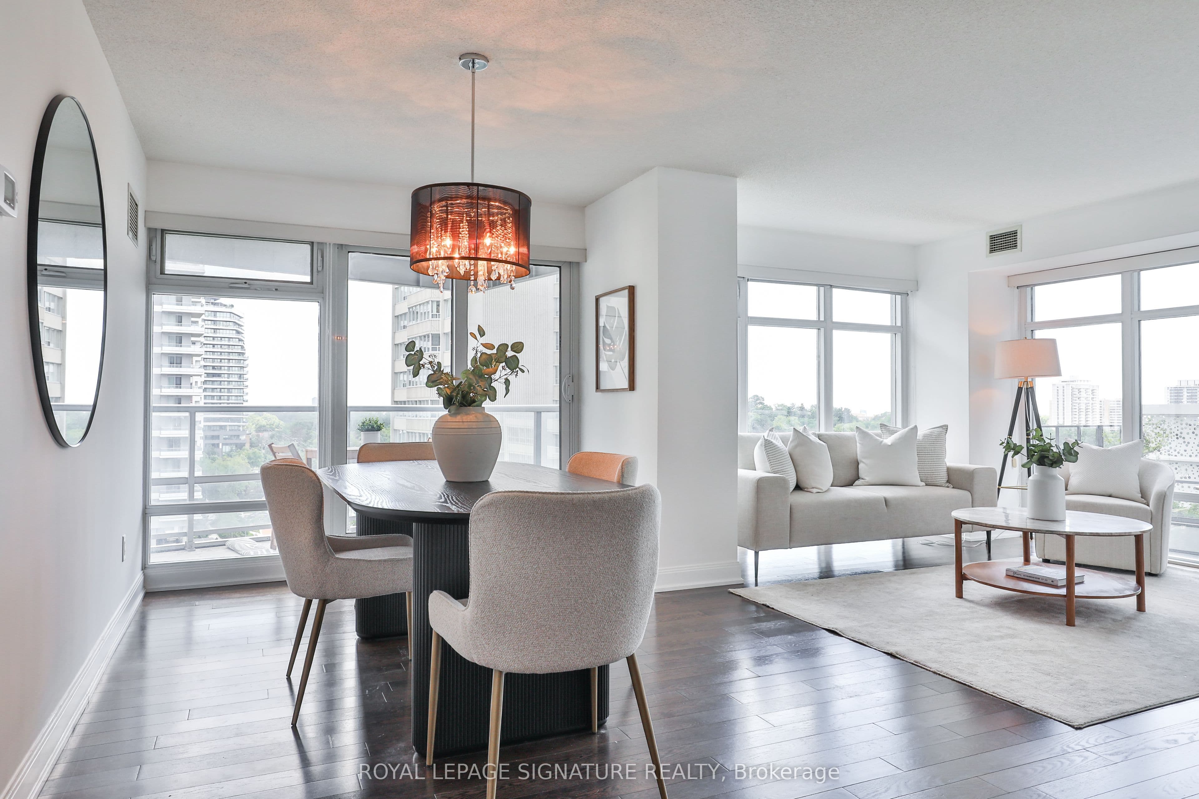 Unit 902 2181 Yonge Street photo 1