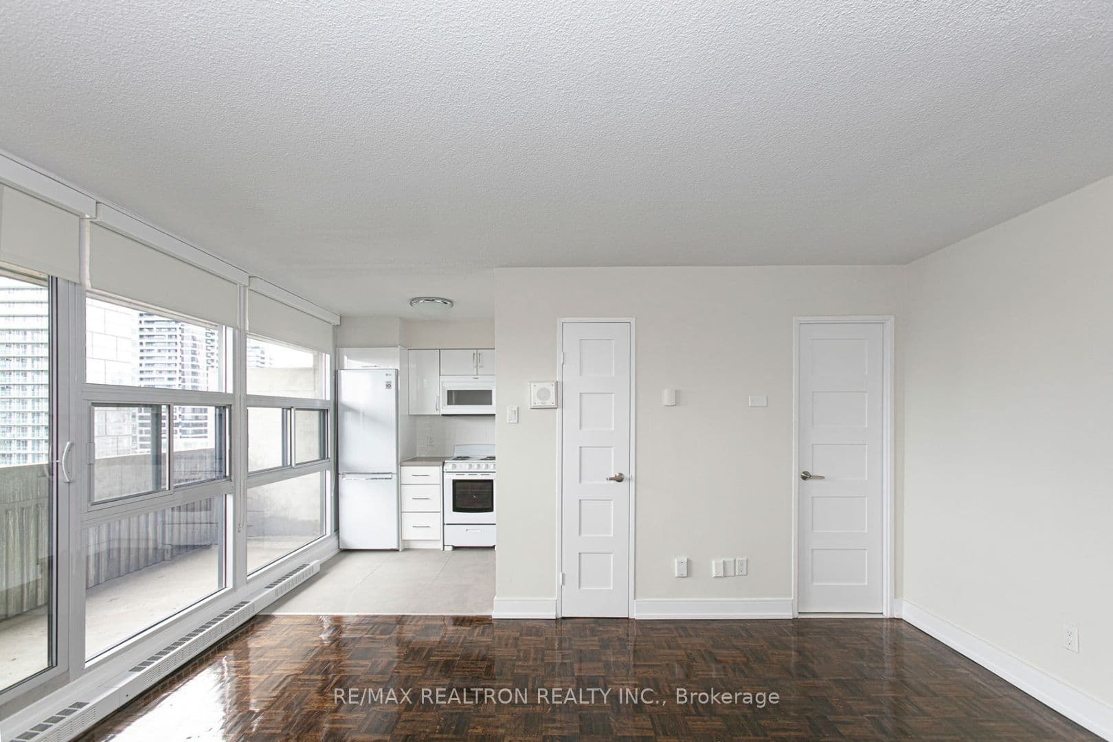 Unit 2401 33 Isabella Street photo 1