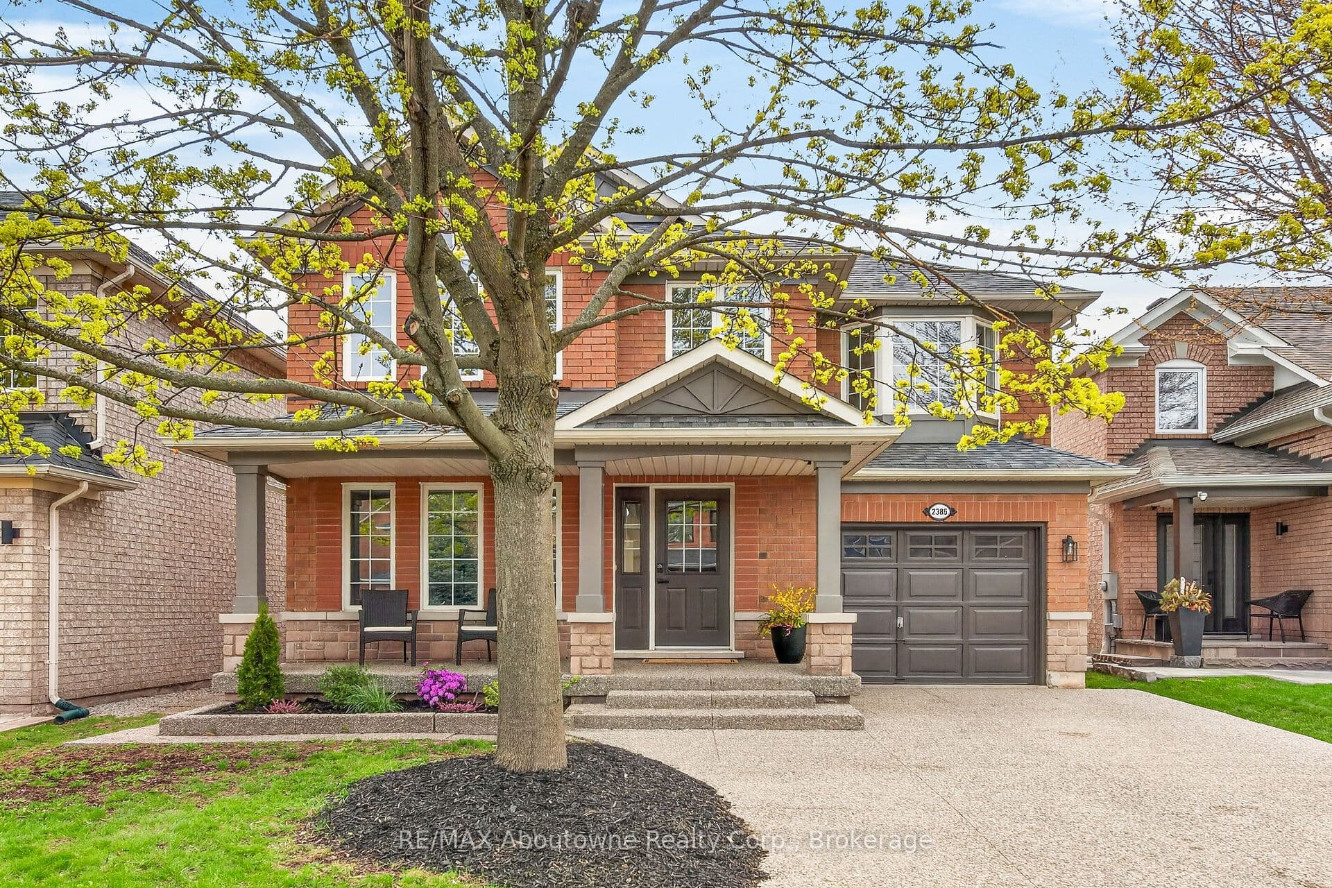2385 Guildstone Crescent photo 1