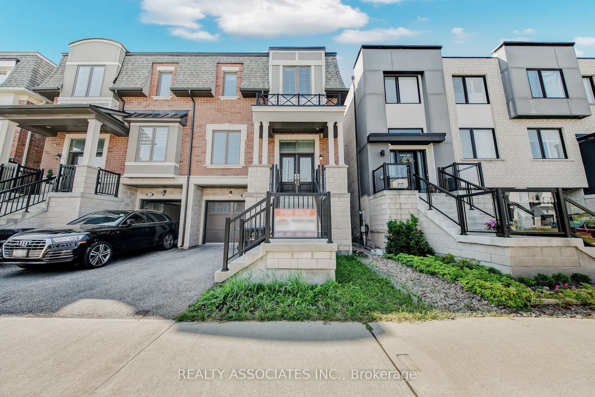 17 Vaudeville Drive photo 1
