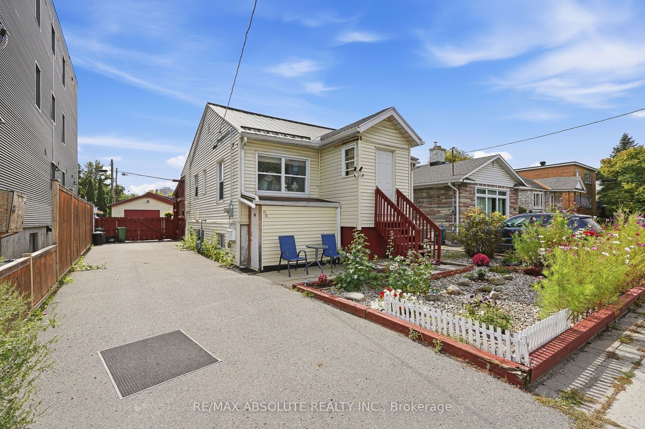 92 Jolliet Avenue photo 1