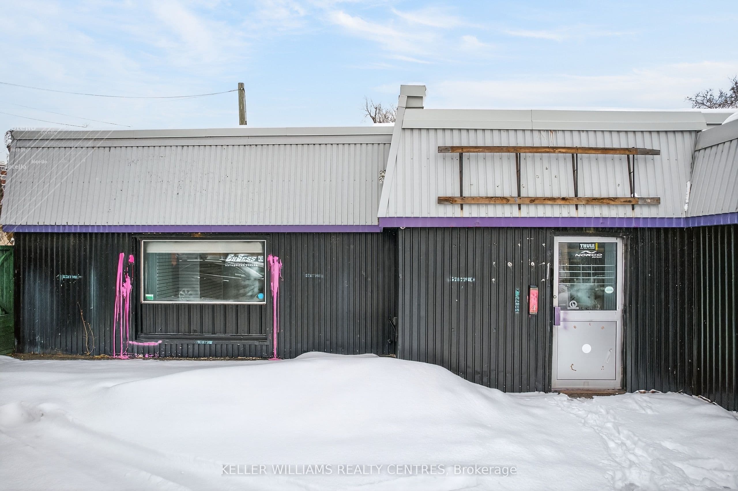 384 Queen Street photo 1