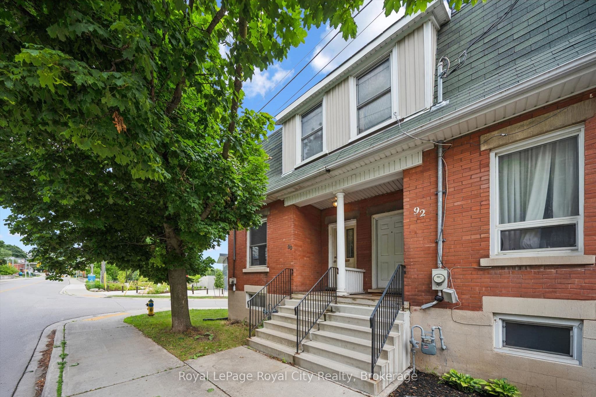 90 Neeve Street photo 1