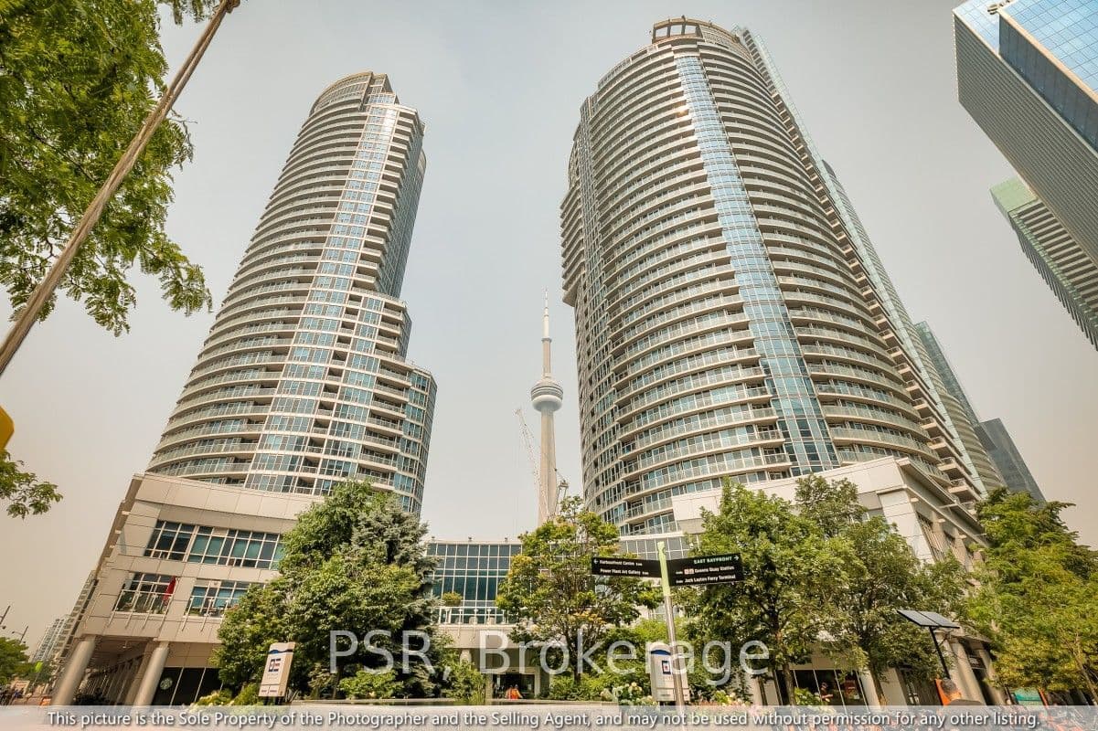 Unit 13 208 Queens Quay West N/A photo 1