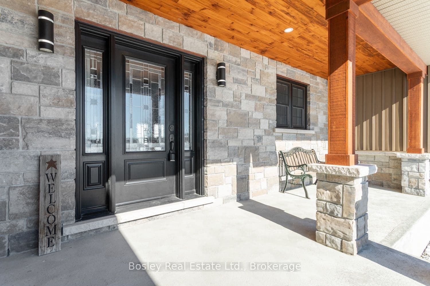 494 Pinegrove Road photo 1